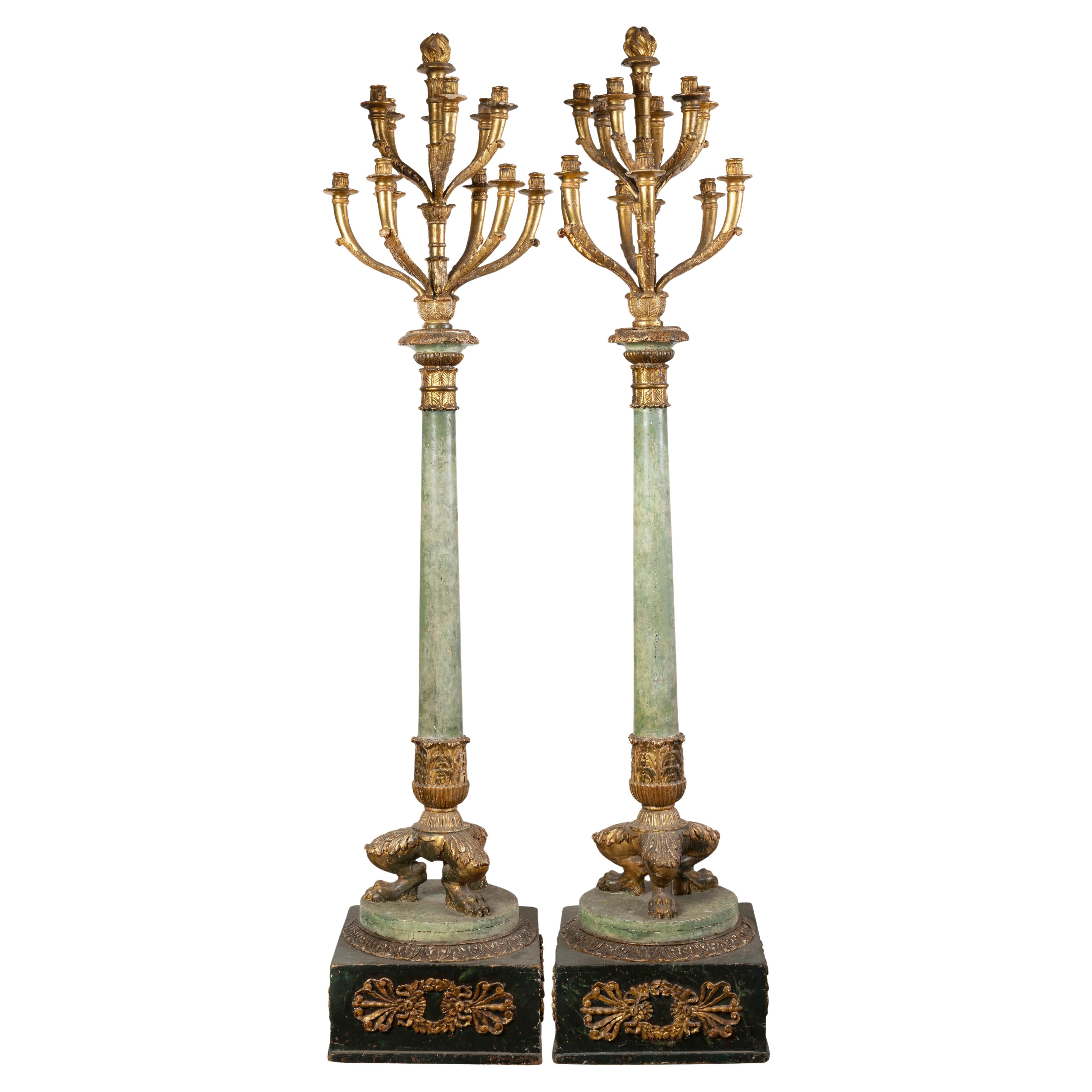 Coppia di grandi candelabri da terra francesi dorati a pacco, XIX secolo in vendita