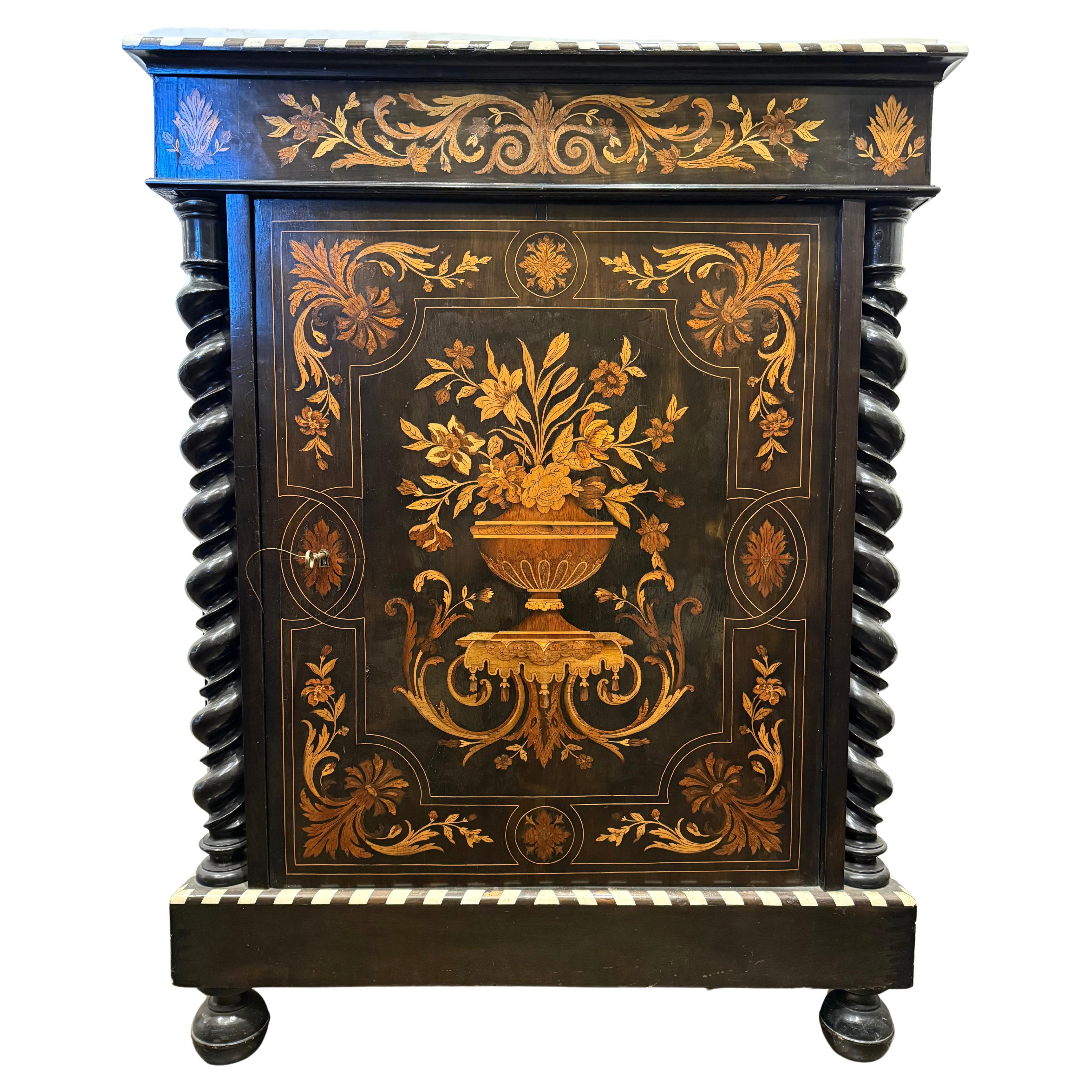 Armadio con intarsio e piano in marmo in stile William & Mary, XIX secolo in vendita