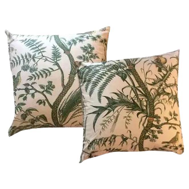 Brunschwig & Fils „ Vogel und Distel“ in Grün 22“ Daunen geflochtene Kissen - ein Paar
