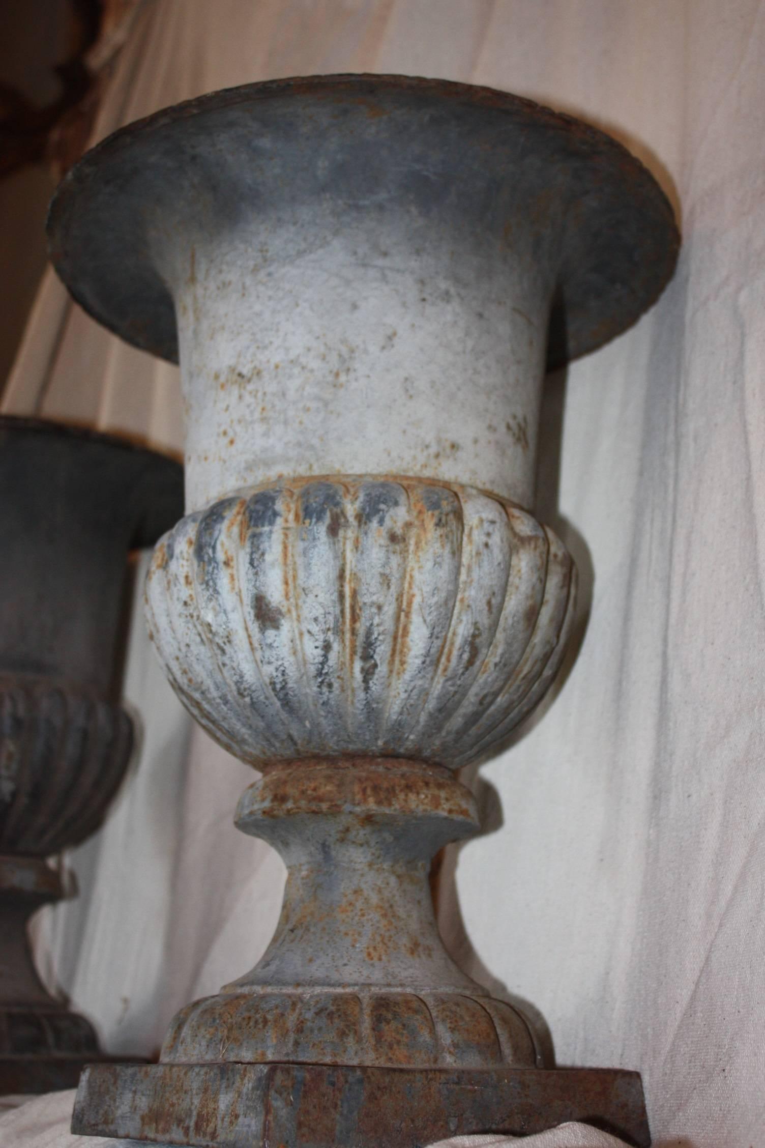 Pair of Cast Iron Urns In Excellent Condition In Fairhope, AL