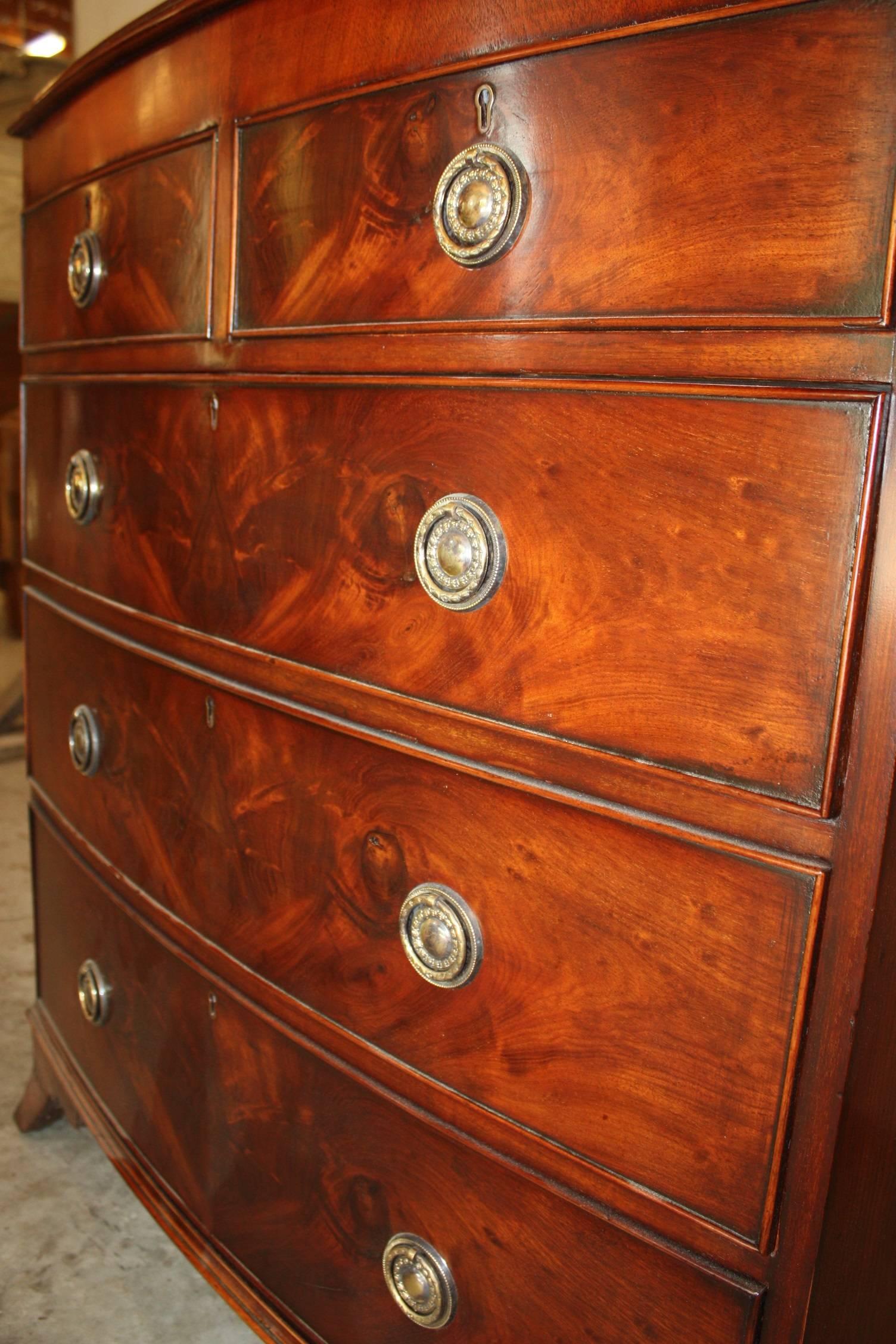 Mahogany Bow Fronted Chest of Drawers  In Excellent Condition In Fairhope, AL