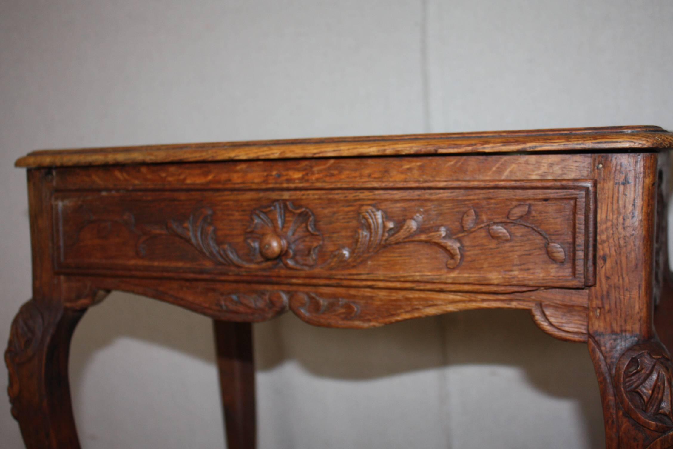 Petite French Oak Side Table with Drawer In Excellent Condition In Fairhope, AL