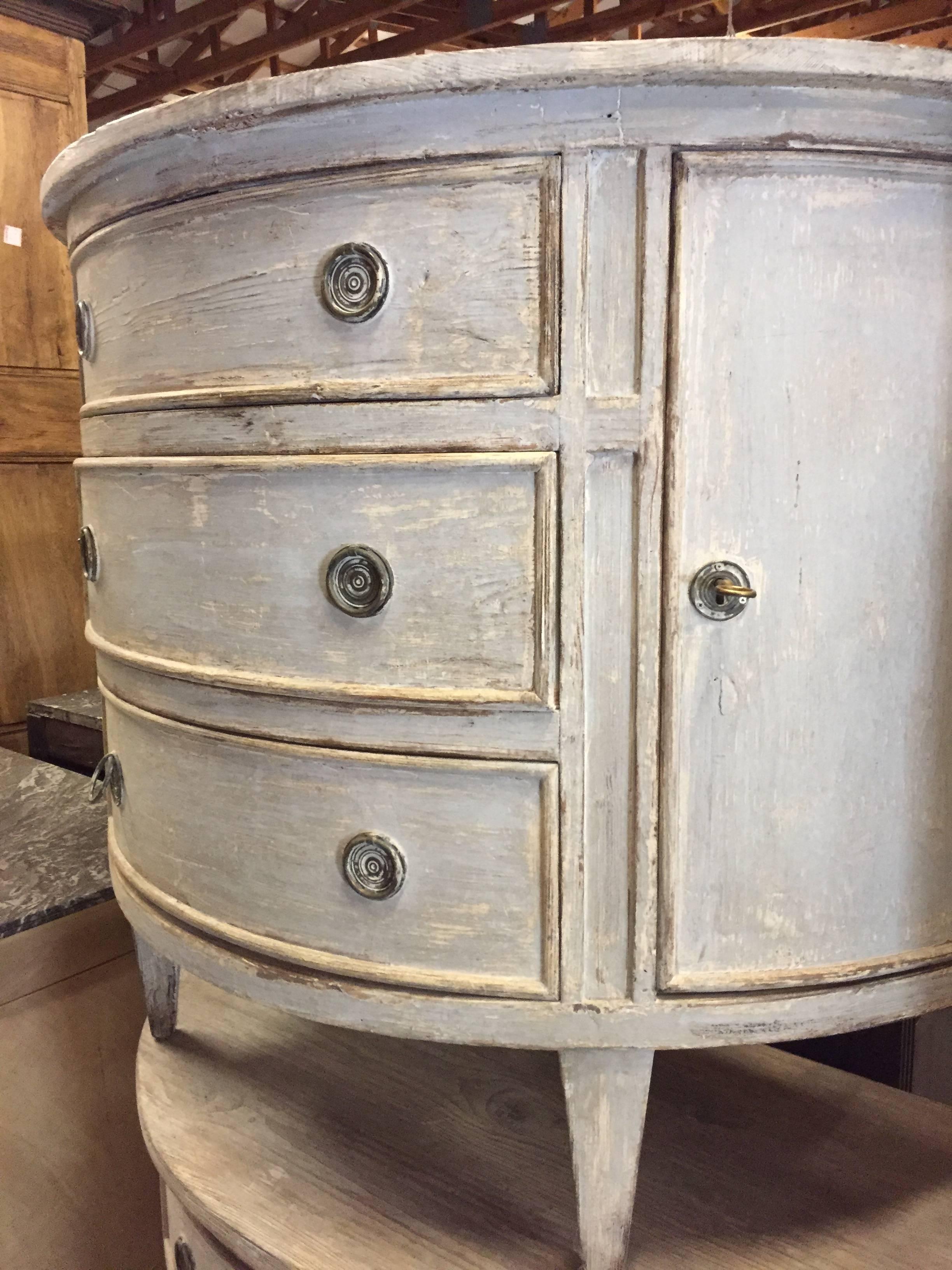 Pair of Painted Demilune Cabinets Commodes, Early 20th Century In Excellent Condition In Fairhope, AL