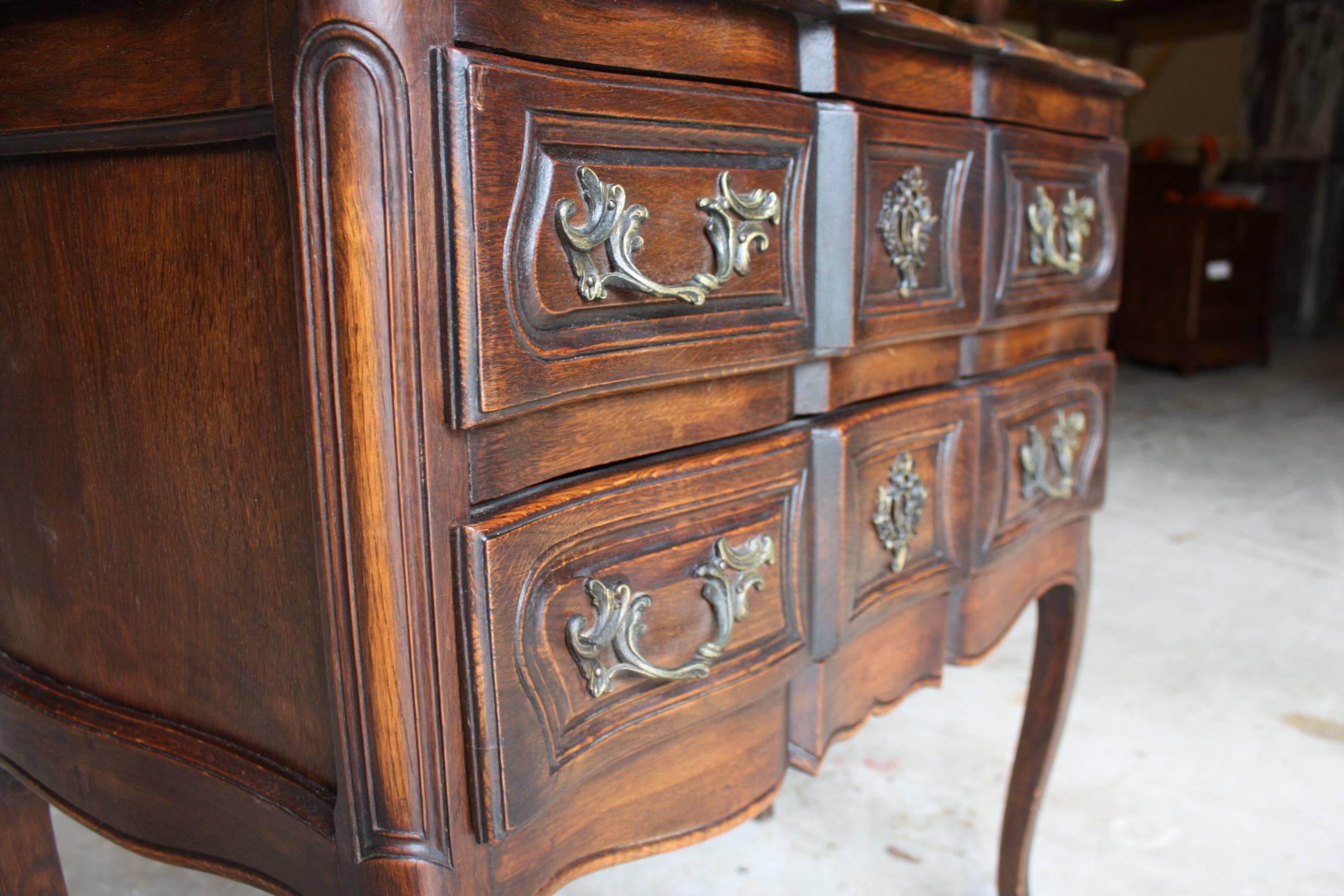French Walnut Two-Drawer Commode In Good Condition In Fairhope, AL