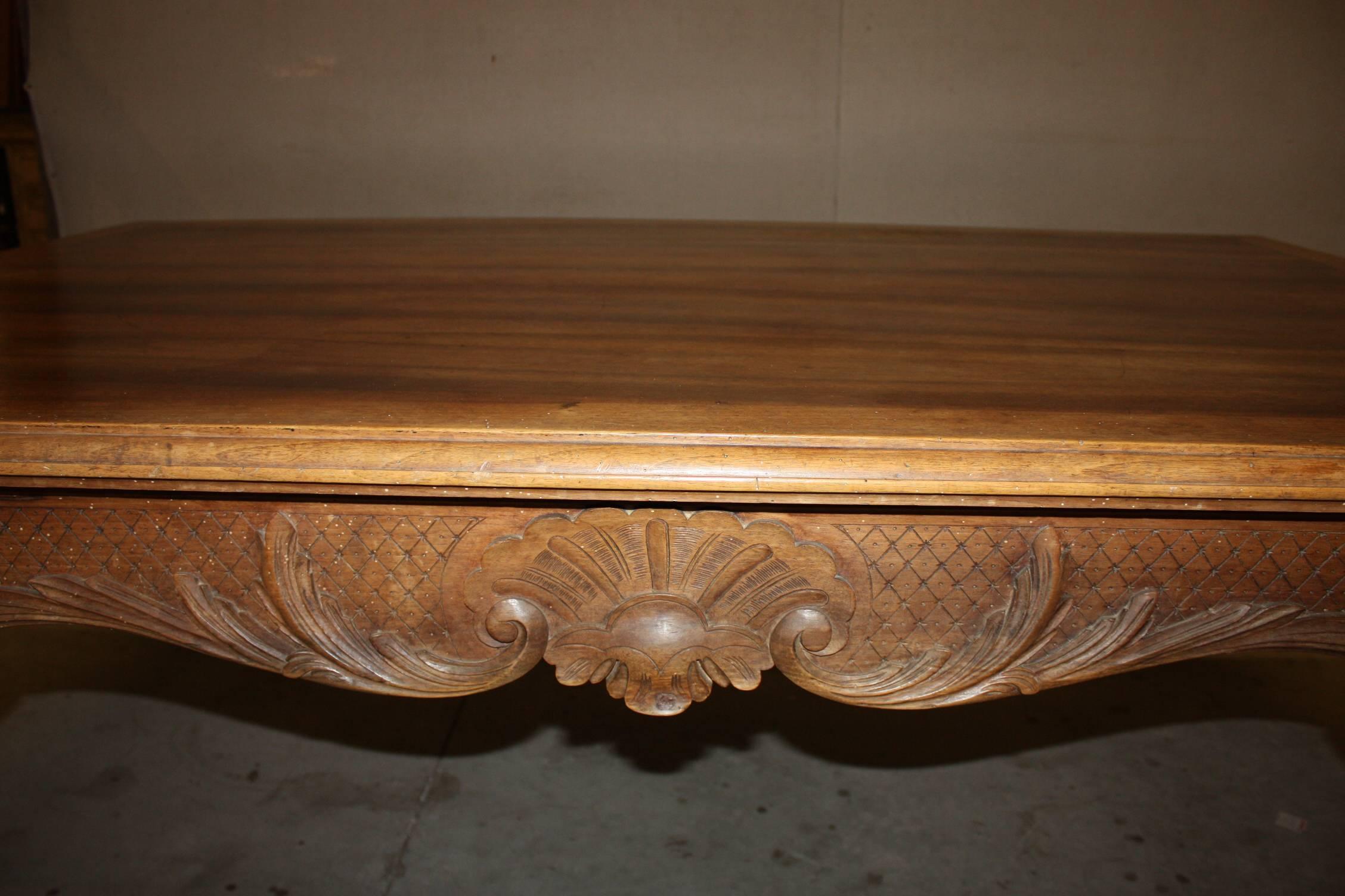 19th Century French Walnut Dining Table In Good Condition In Fairhope, AL