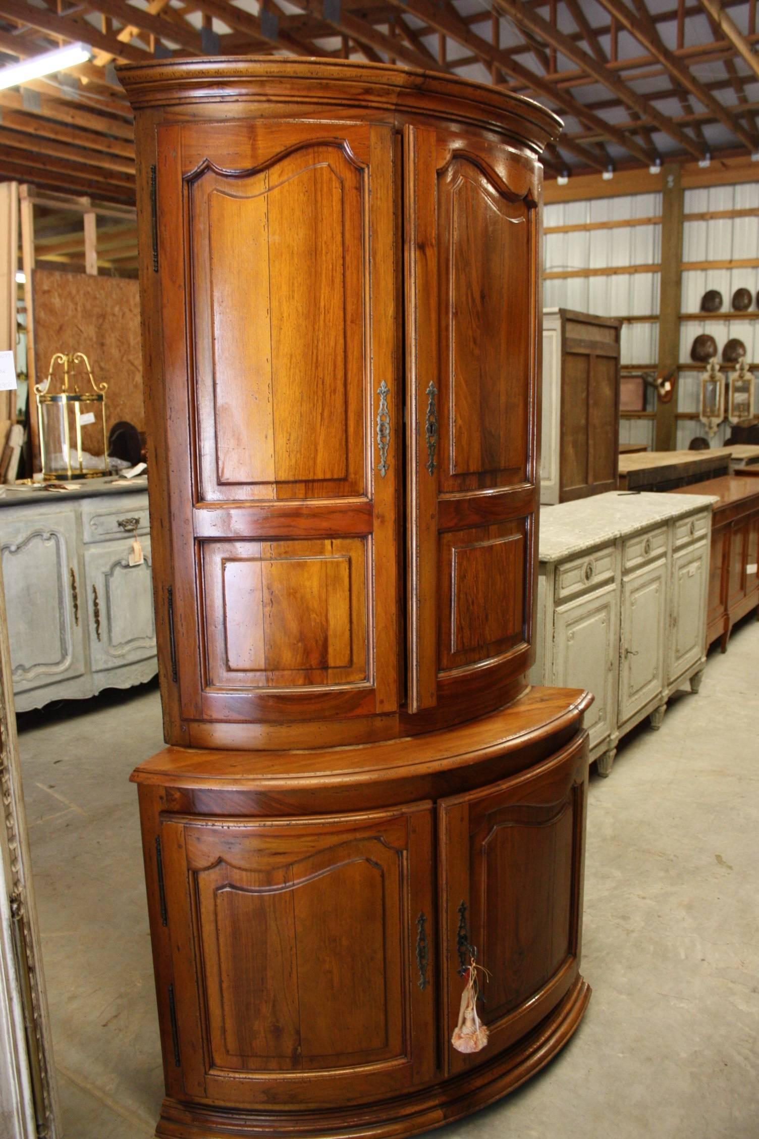 This nicely carved antique corner cupboard was crafted in Southern France, circa 1880. This piece is in great condition with a rich patina.