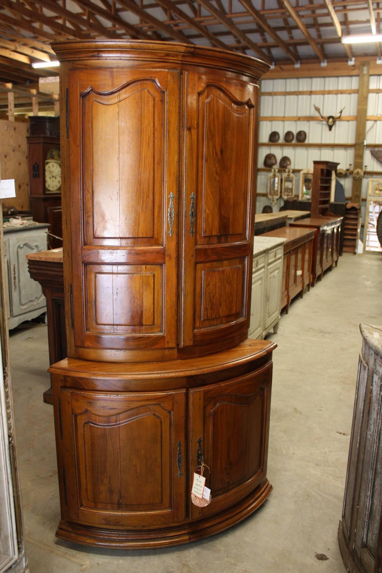 French Louis XV Walnut Carved Corner Cabinet from Provence In Good Condition In Fairhope, AL
