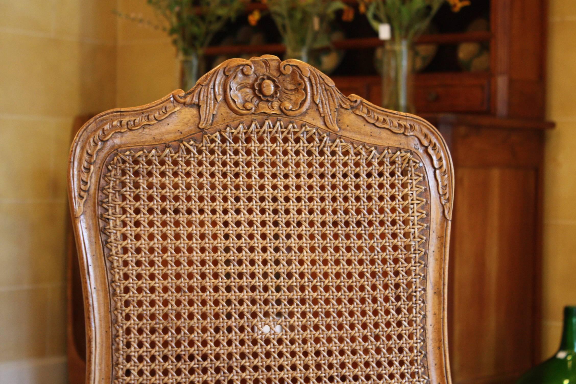 Set of Eight French Louis XV Style Dining Chairs in Walnut, circa 1880 In Good Condition In Fairhope, AL
