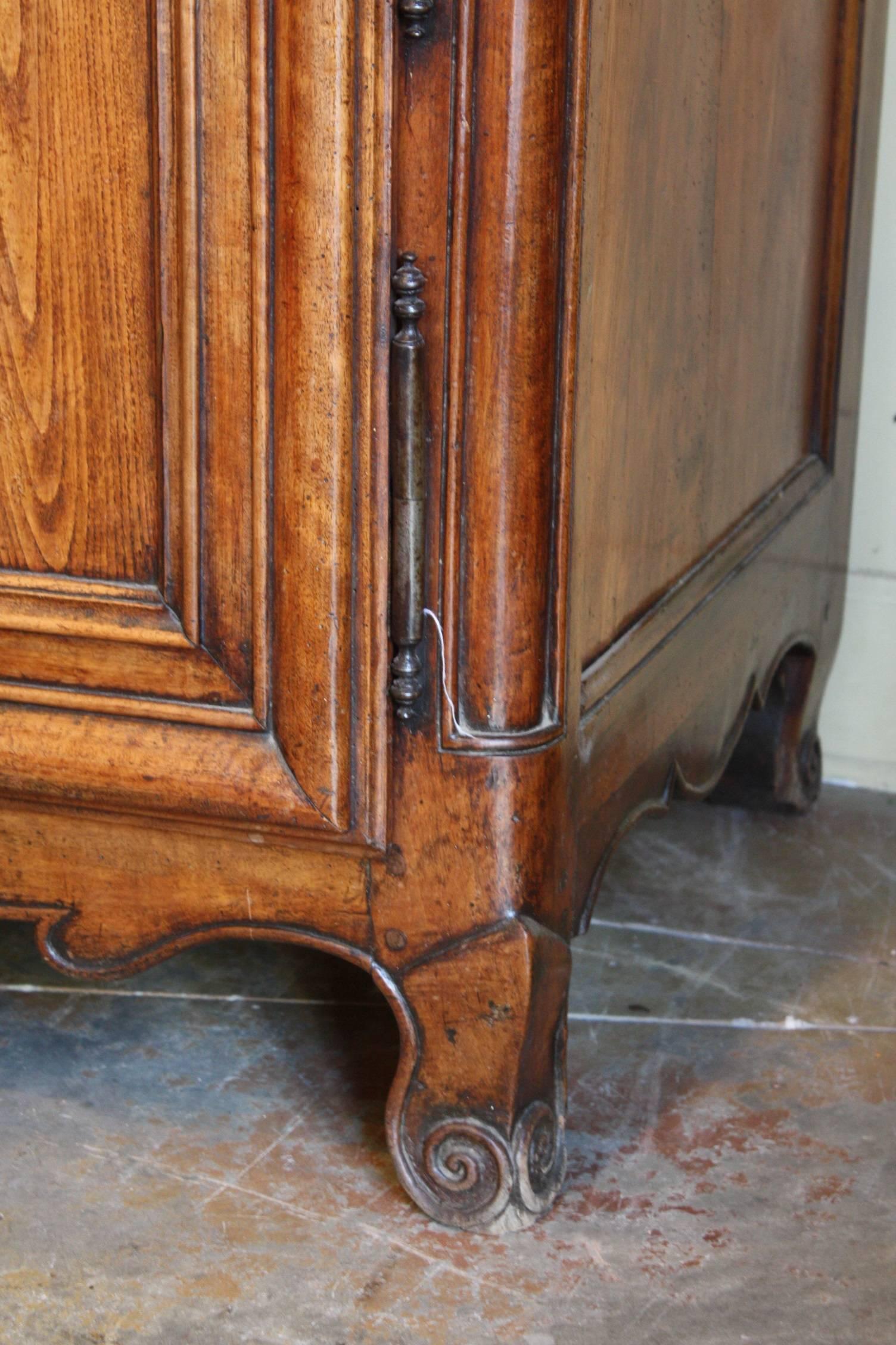 French, 19th Century Provencal Long Walnut Enfilade Buffet In Good Condition In Fairhope, AL