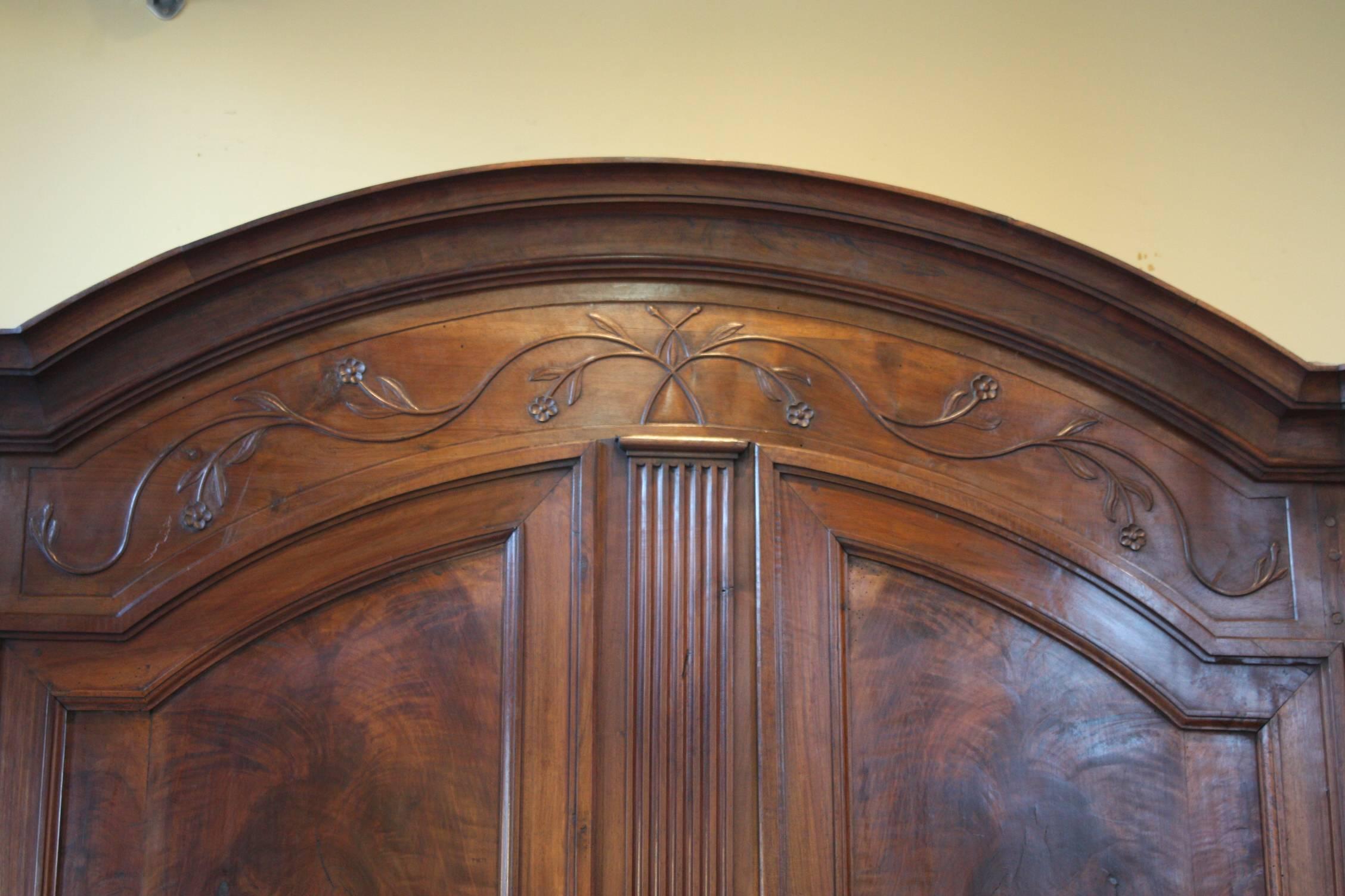 19th Century French Louis XV Carved Walnut Armoire In Good Condition In Fairhope, AL