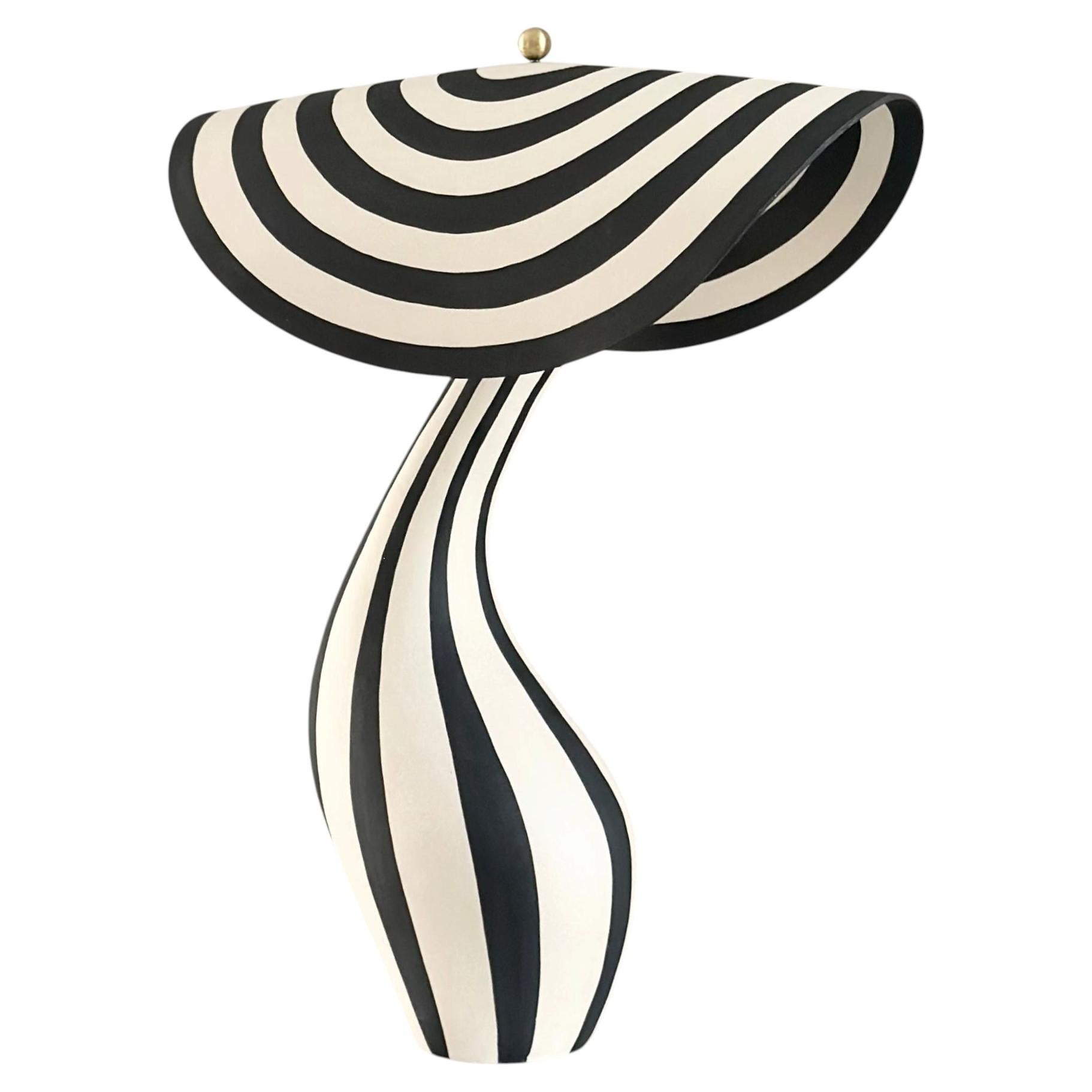 How does a table lamp work?
