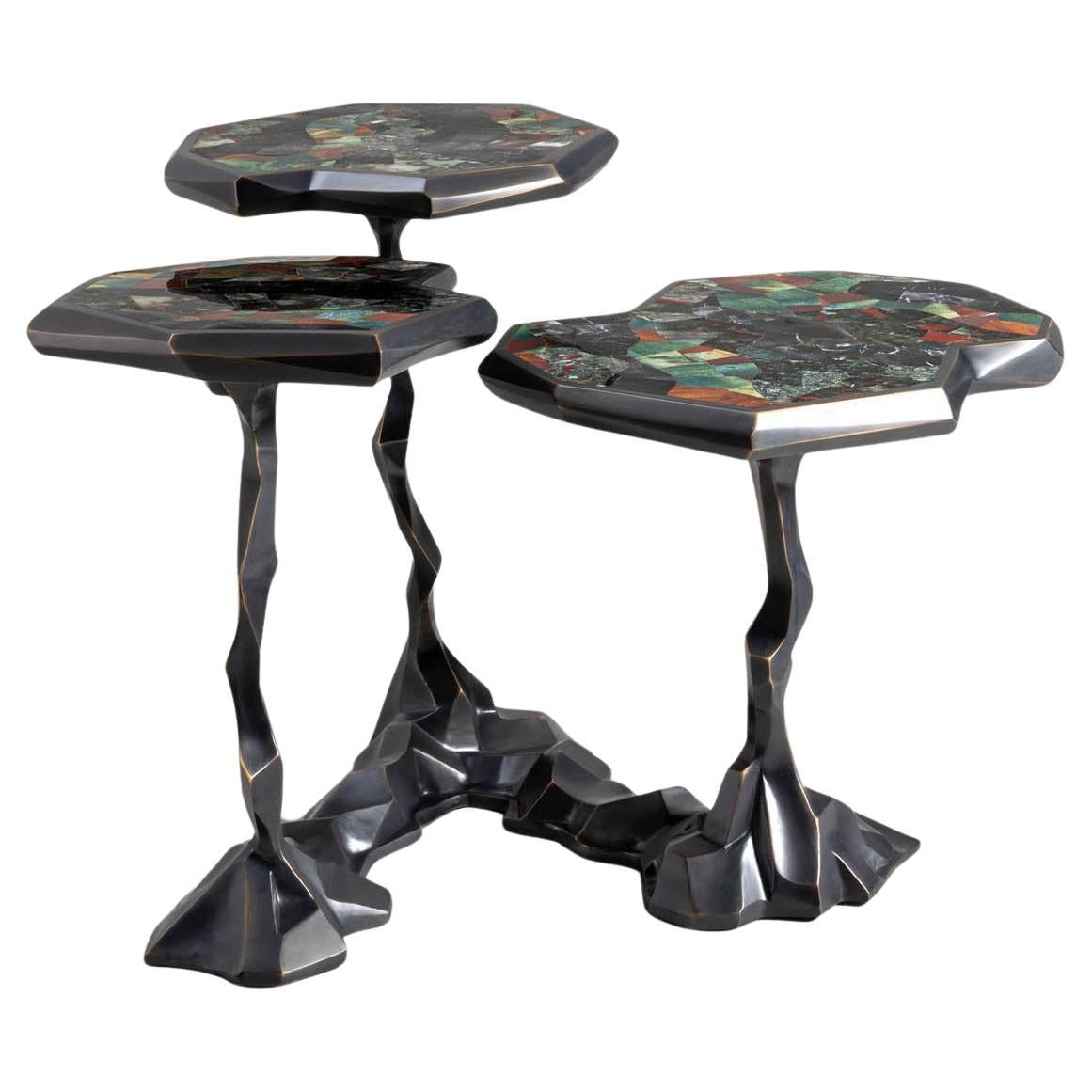 Tavolino Leh in ottone con pietre semipreziose, Viya di Vikram Goyal