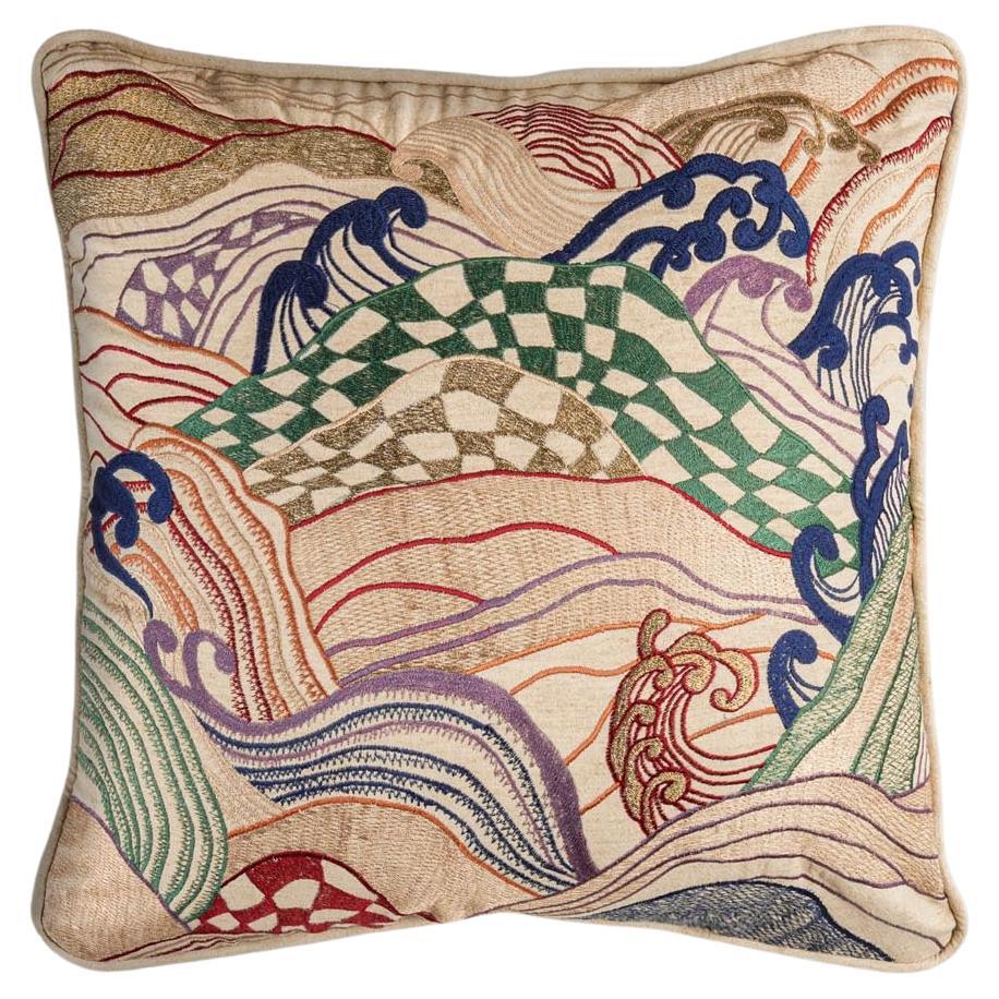 Petit coussin multicolore Dreamscape en lin, Viya By Vikram Goyal

Voici l'incarnation tangible d'une rêverie - une collection fantaisiste de textiles inspirée du manuscrit Rajput du XVIIe siècle, 