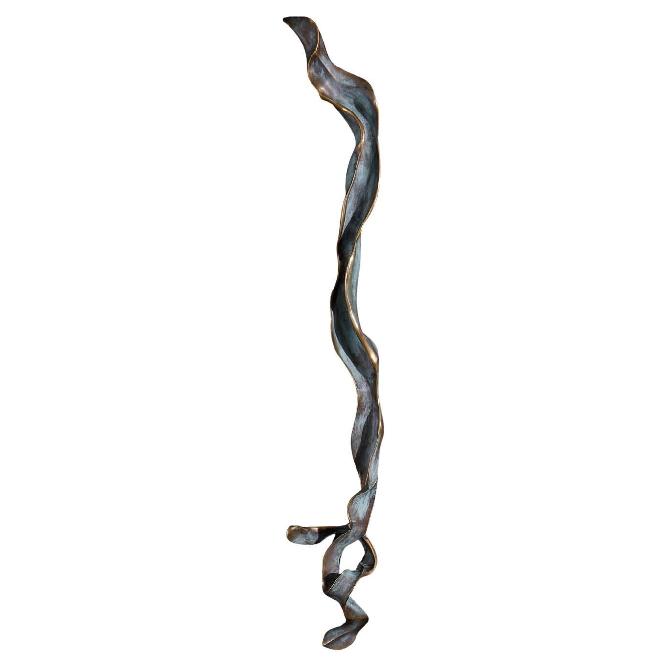 Maniglia Glory Lily B in ottone, Viya by Vikram Goyal

Il fiore Glory Lily danza nel paradosso, incarnando una bellezza mozzafiato e un potere potente. Si tratta di un'imponente pianta rampicante che non è il tipico fiore delicato e che possiede