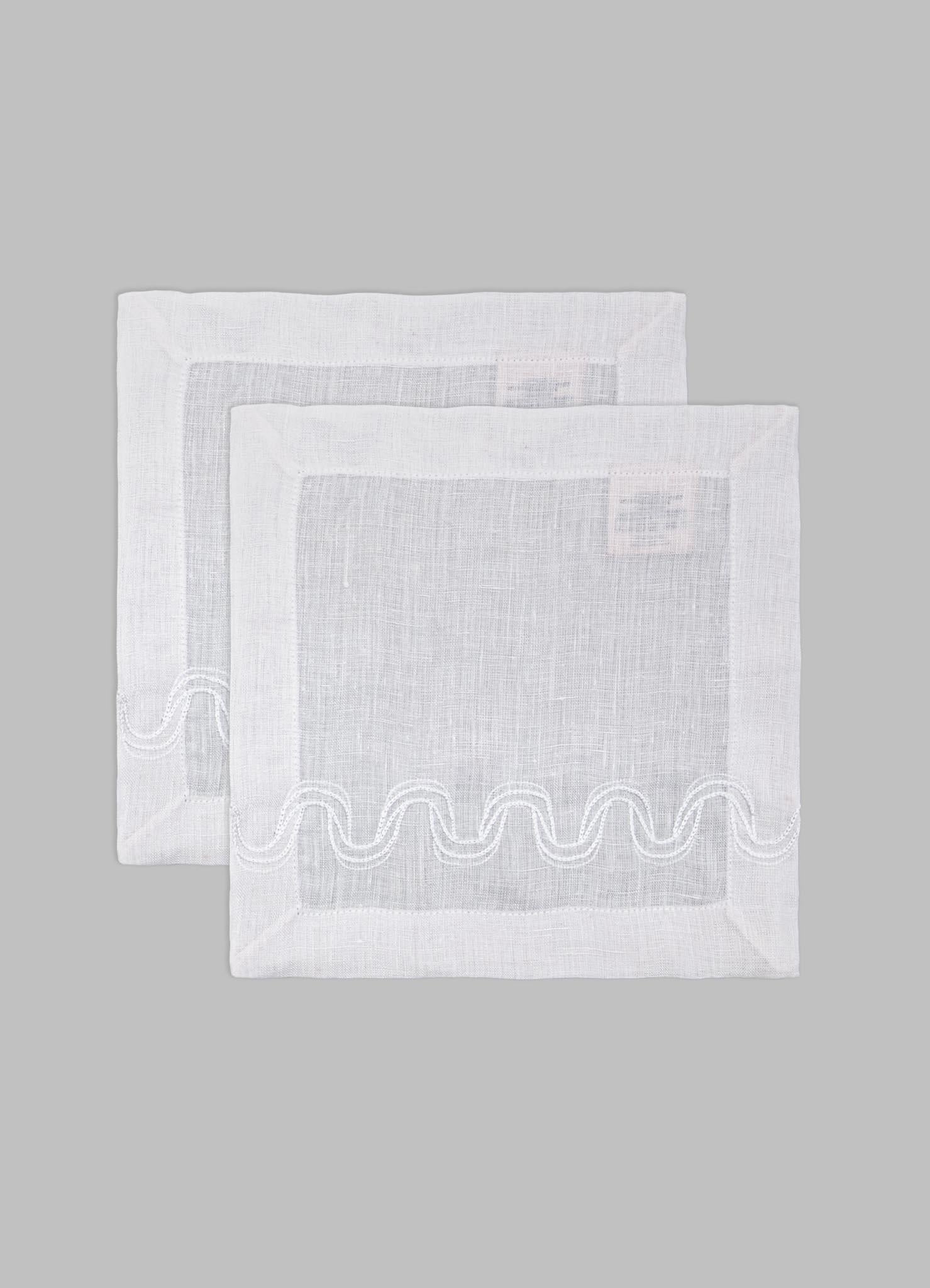 Indien Paigah Serviettes de table blanches brodées à la main Lot de 2, Viya par Vikram Goyal en vente