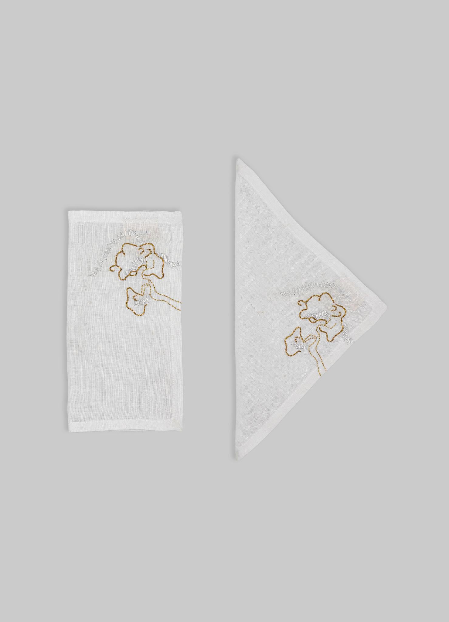 Indien Blackbuck Dreams Serviettes de table brodées à la main blanc et or Lot de 4 en vente