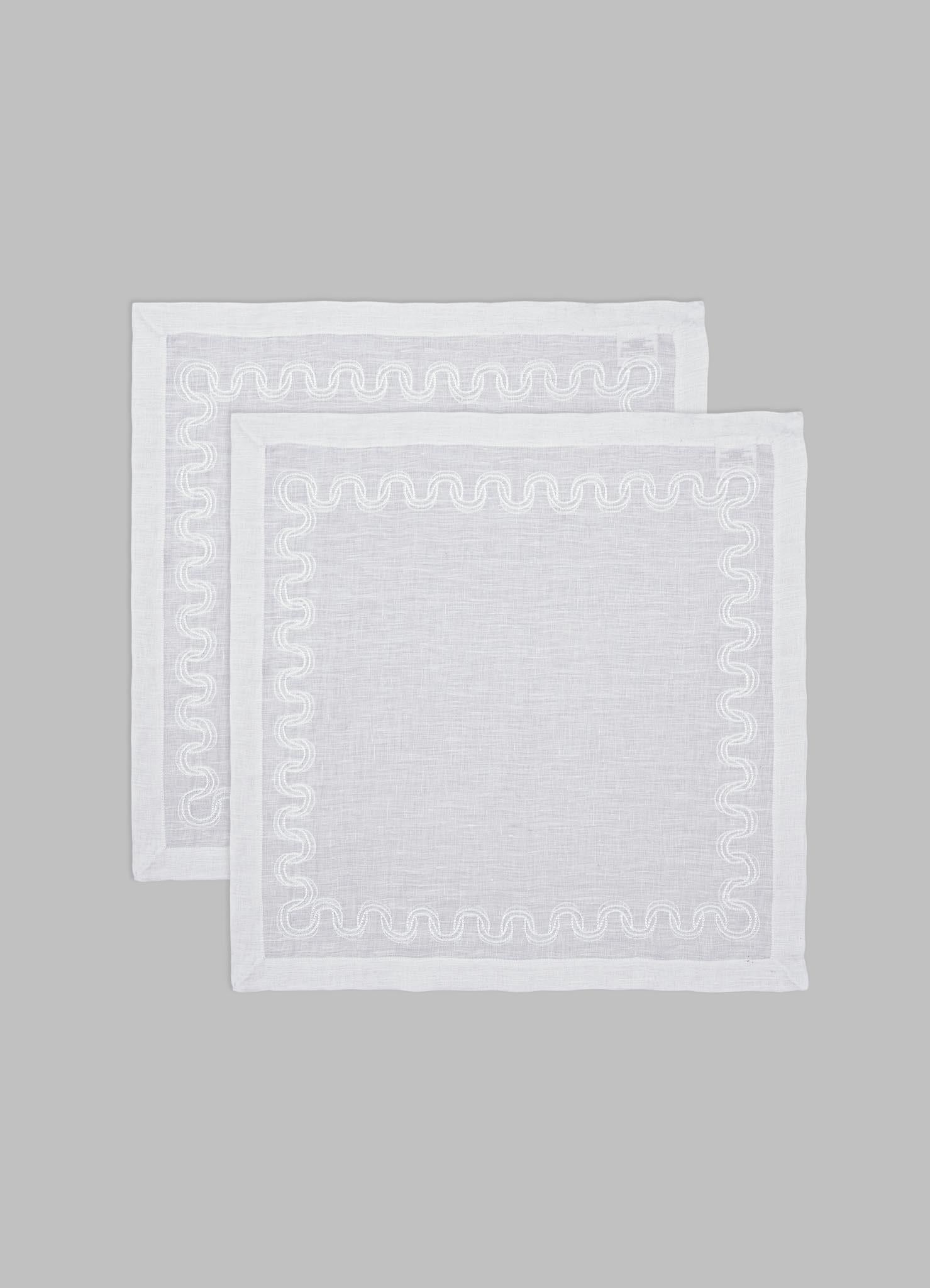 Paigah Handbestickte weiße Serviette - 2er-Set, Viya von Vikram Goyal (Indisch) im Angebot