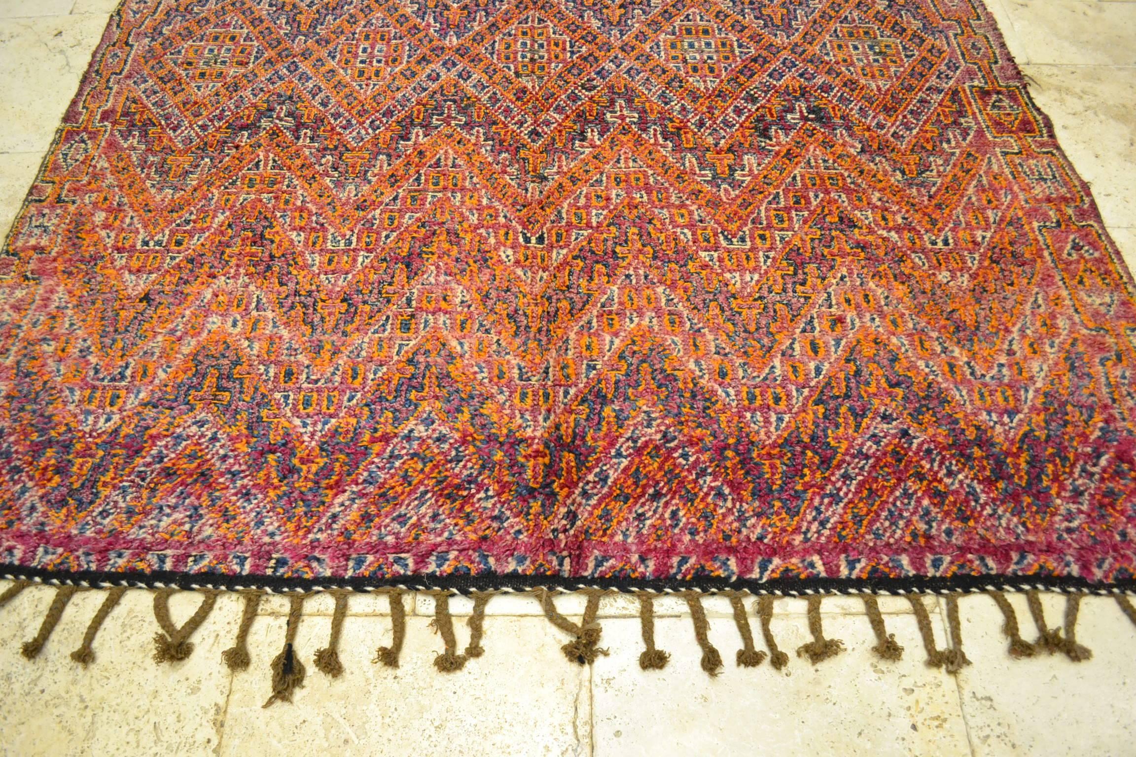 Vintage Moroccan Rug In Good Condition For Sale In Houston, TX