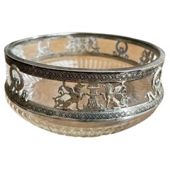 Urne néoclassique en forme de couronne de laurier et de griffons 800 A Silver décorée d
un bol en verre à rebord