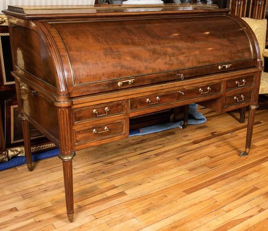 An outstanding English Victorian era mahogany “Cylinder” form writing desk. Original dark green leather writing surface, along with leather topped side pull writing surfaces. Brass pulls, original locks and five lower drawers. The interior features