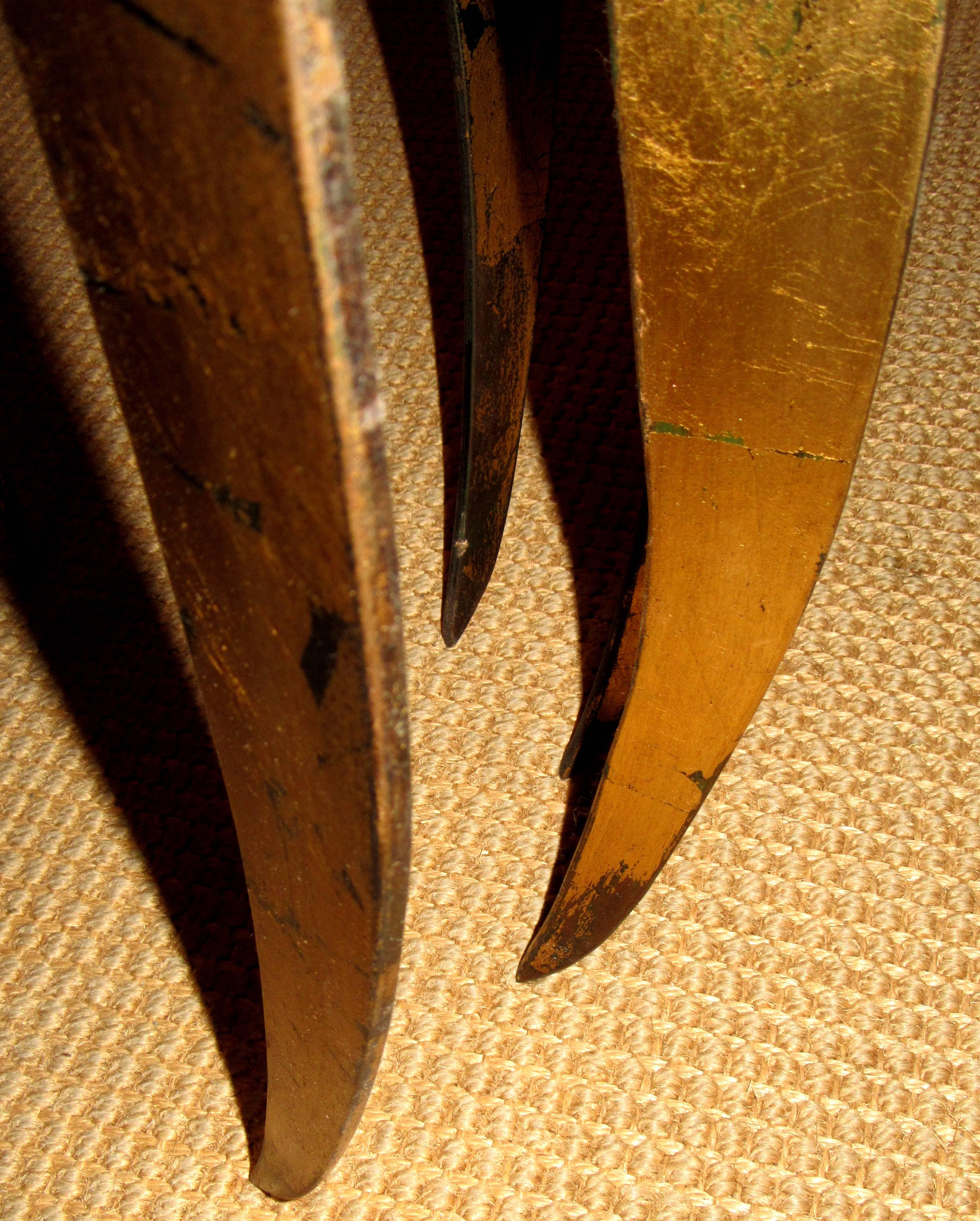 Handgefertigter „Spider“-Beistelltisch aus vergoldetem Metall und Holz (Mexikanisch) im Angebot