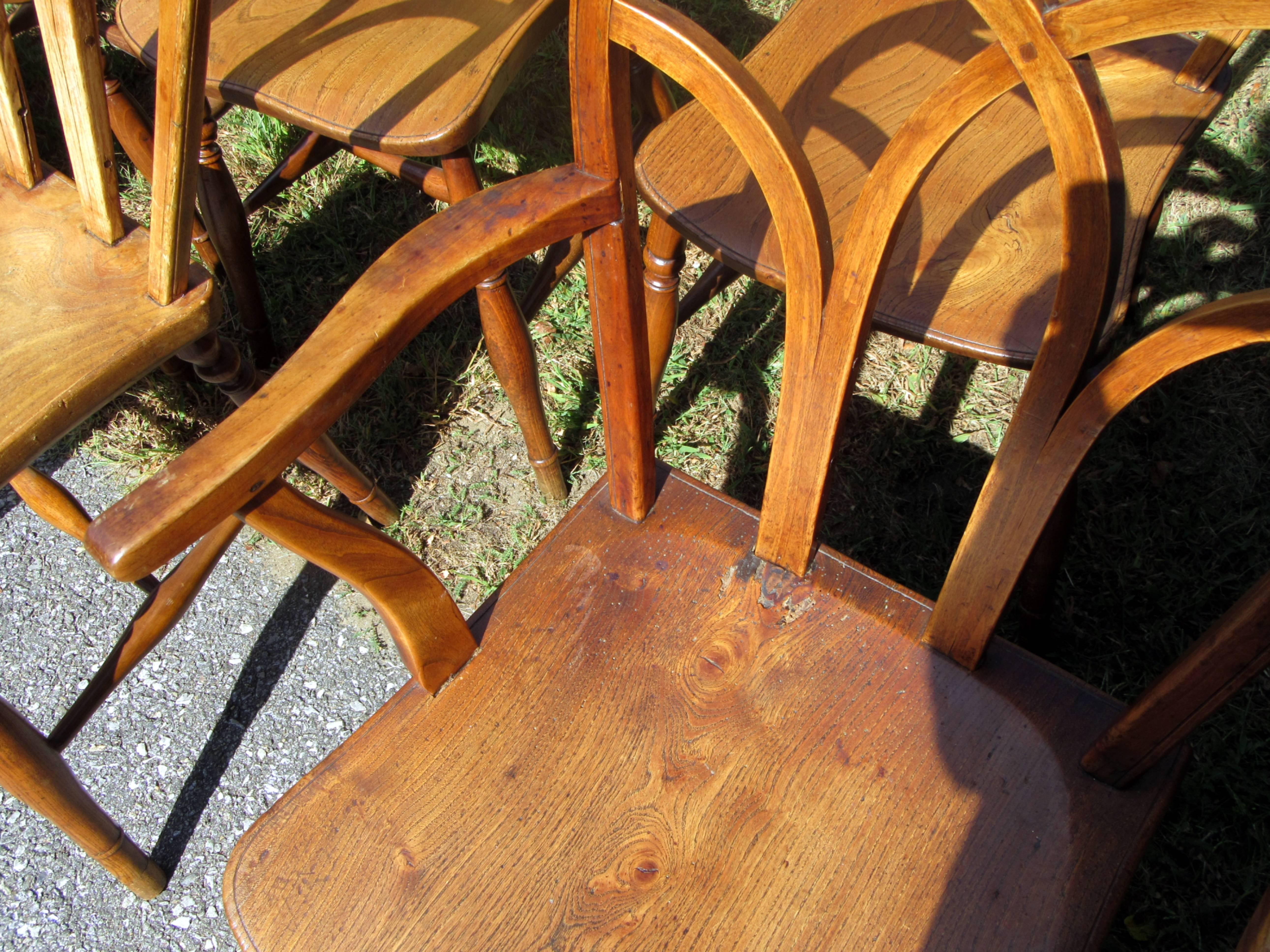 Set of Eight George IV Ash and Elm Gothic Windsor Chairs In Excellent Condition In Mt Kisco, NY