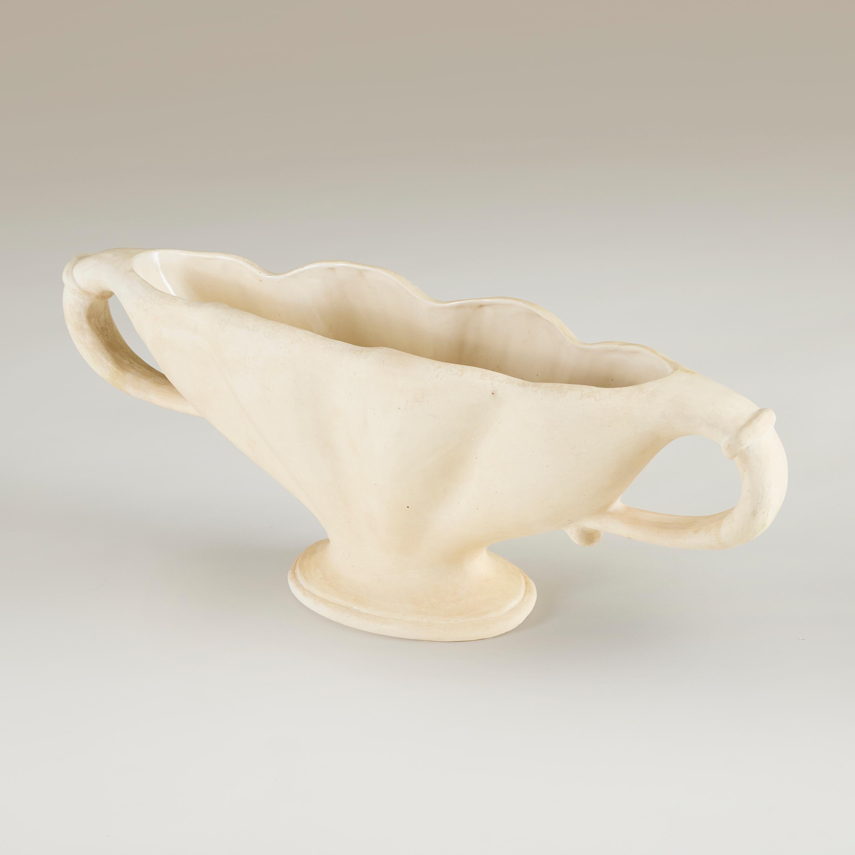 Britannico Urna smerlata extra large in stile Art Deco inglese di Fulham Pottery di Constance Spry in vendita