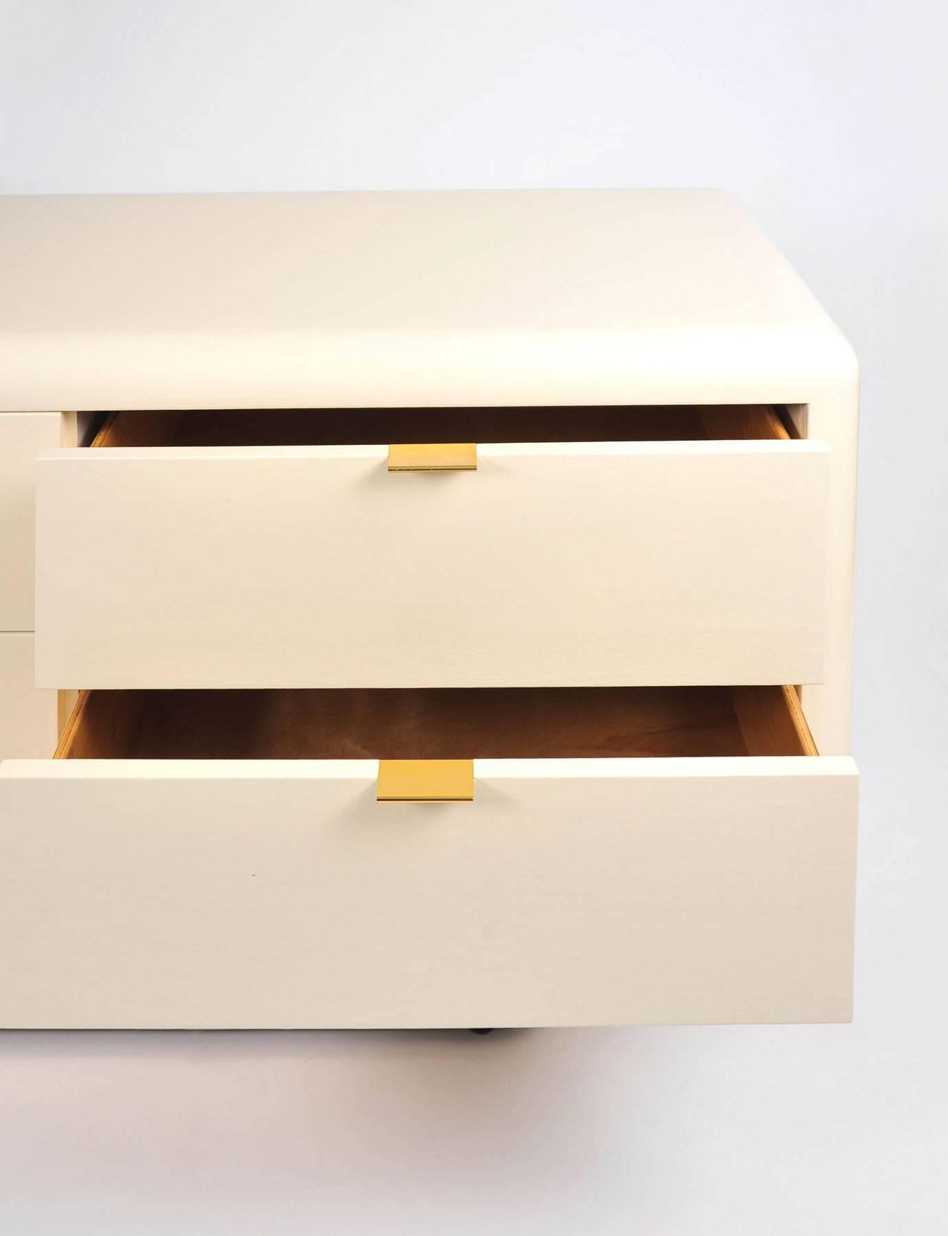 1980s Chest-of-drawers by American Designer and Decorator Steve Chase In Excellent Condition In London, GB