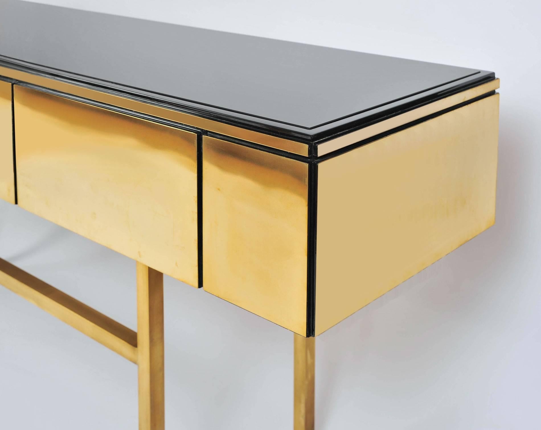 Italian 1970s Long Black and Gold Sideboard In Excellent Condition In London, GB