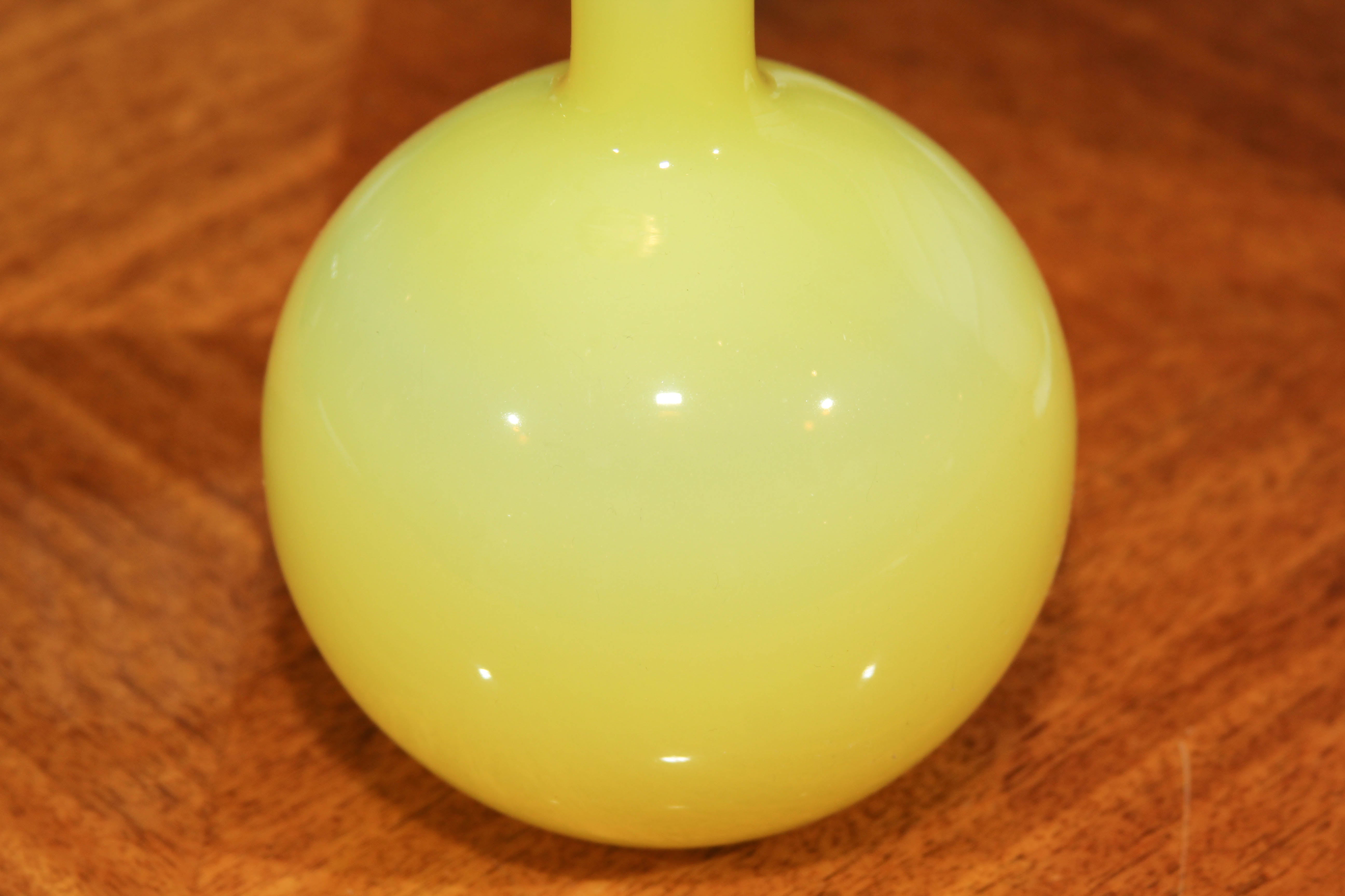 Yellow Opaline Decanter In Excellent Condition In Seattle, WA