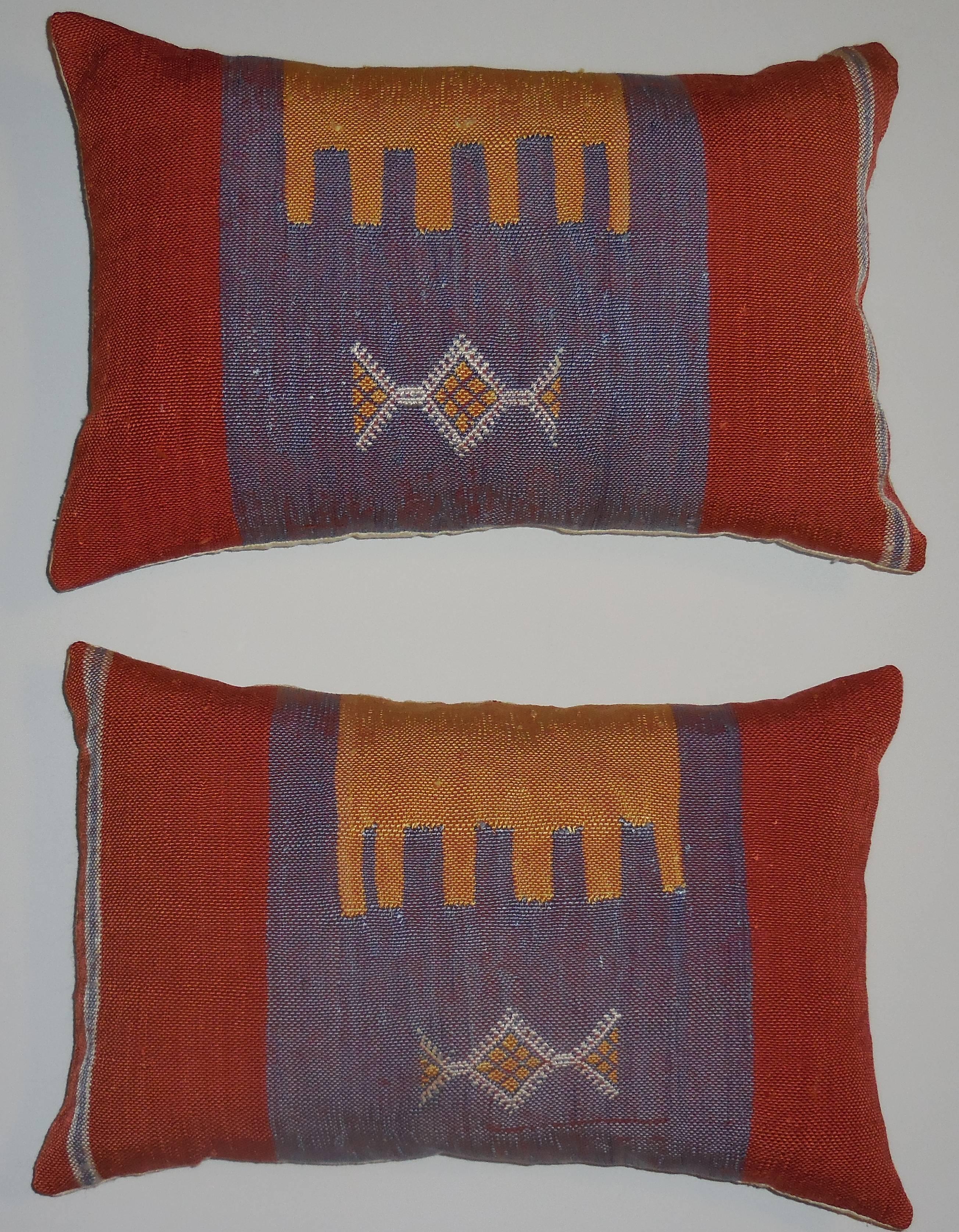 Pair of Abstract Handwoven Pillows In Good Condition In Delray Beach, FL