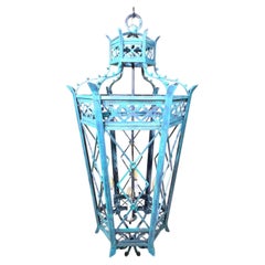 Superbe grande lanterne en fer forgé à la main – Patine vert-de-gris – 47” de haut x 24” de large