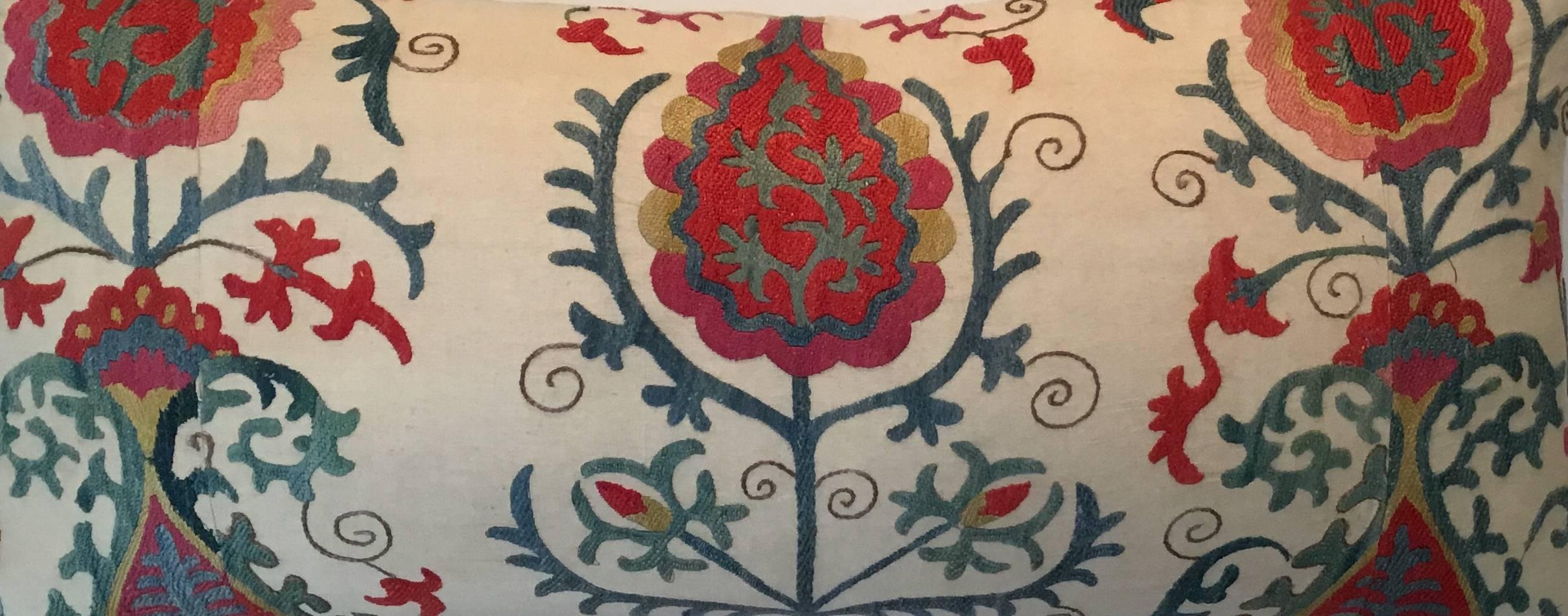 Beautiful Suzani pillow made of hand embroidery silk on cream cotton background with floral and vine motifs.
Fine linen backing.
Frash inserts, down and feather.