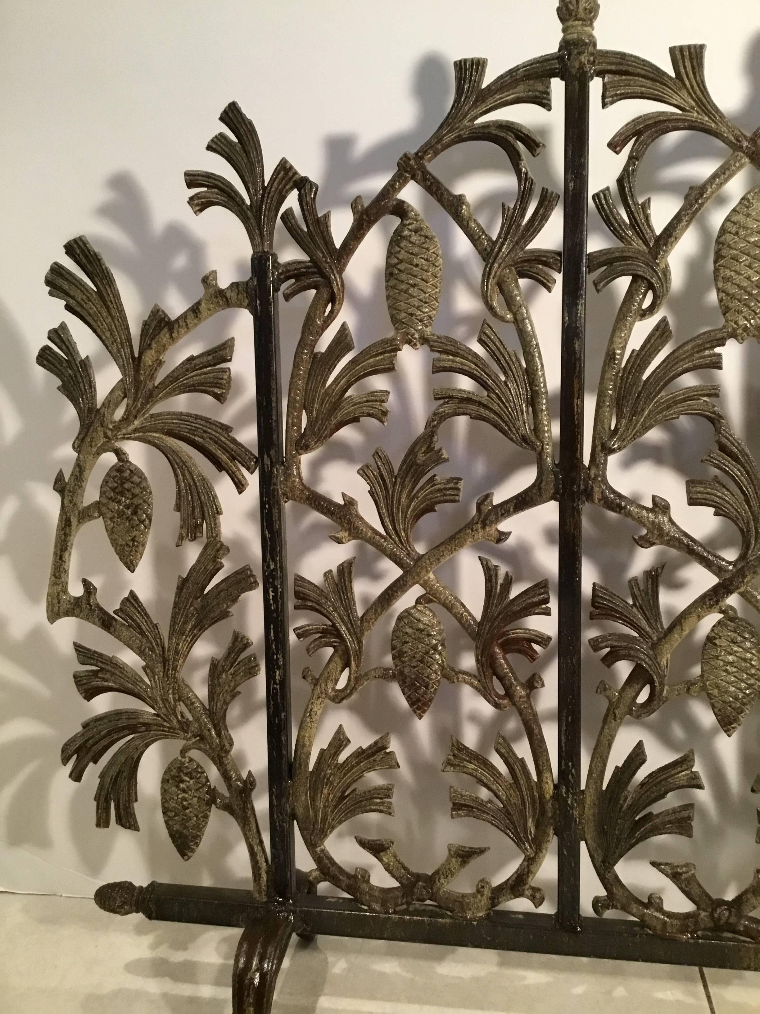 Iron Pinecone Fireplace Screen In Excellent Condition In Delray Beach, FL