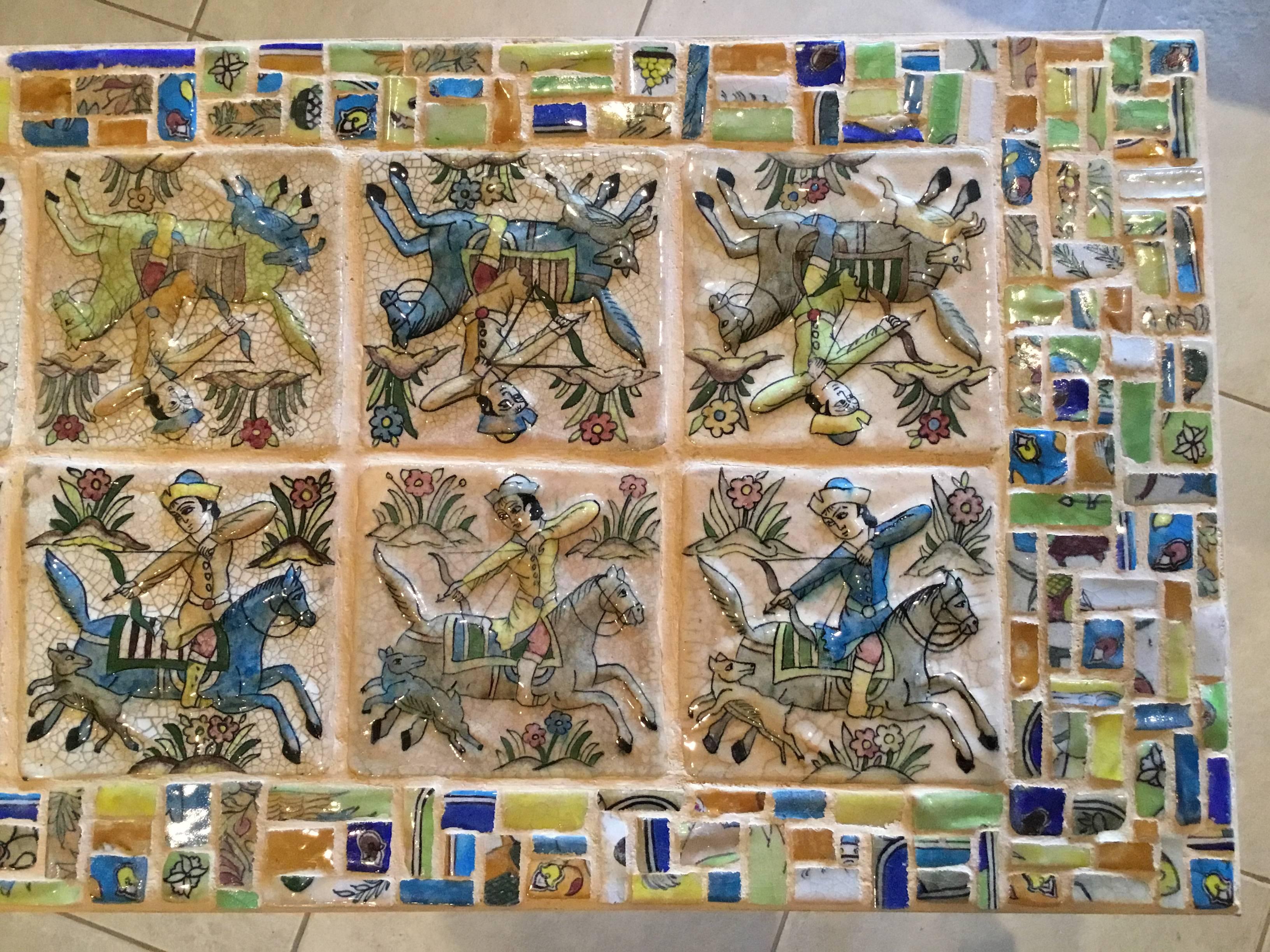 20ième siècle Table basse en carreaux persans unique en son genre en vente