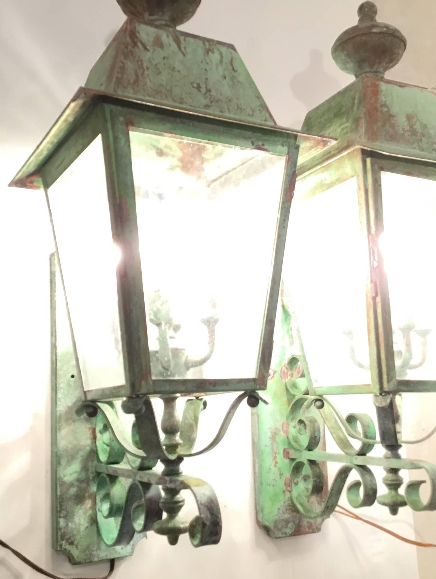 Impressive pair of wall lantern, made of brass and copper, beautiful design of back brackets with scrolling motif, including five 40/watt light cluster.
On each light.
Great oxidized patina, could install indoor or outdoor.
Electrified and ready