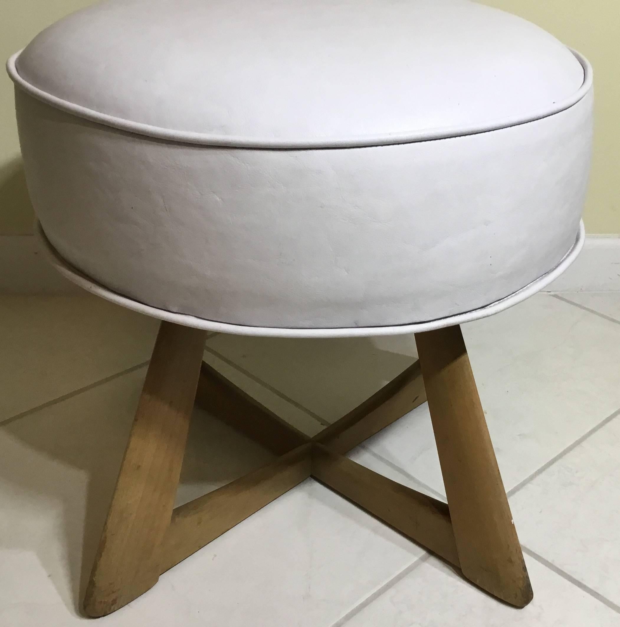 Vintage Haywood Wakefield Foot Stool In Excellent Condition In Delray Beach, FL