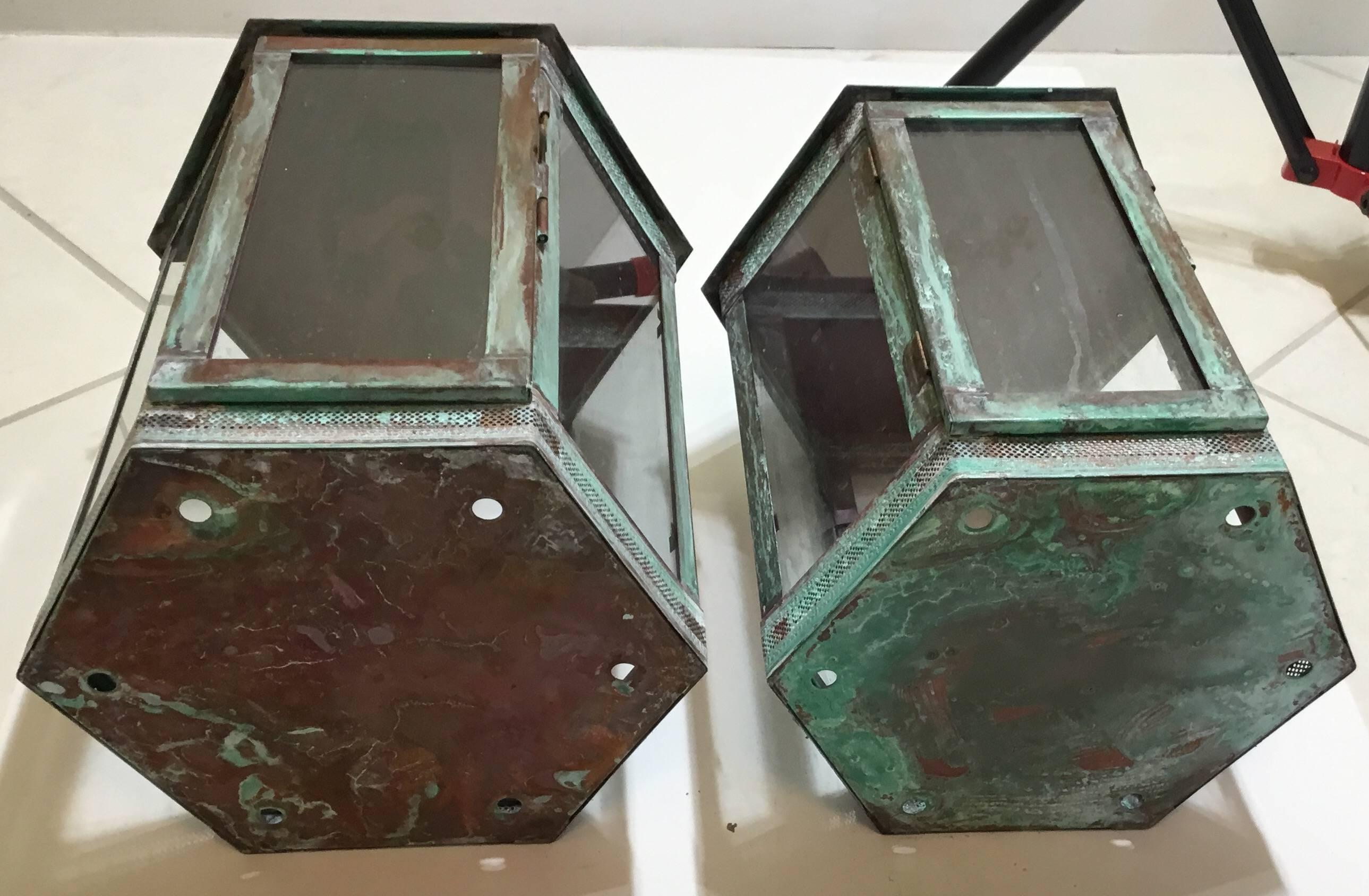 Beautiful pair of lanterns made of copper and brass trimming for candle.
Could be use in dry or wet location, great for party in the garden.
Two sizes.
1. 19
