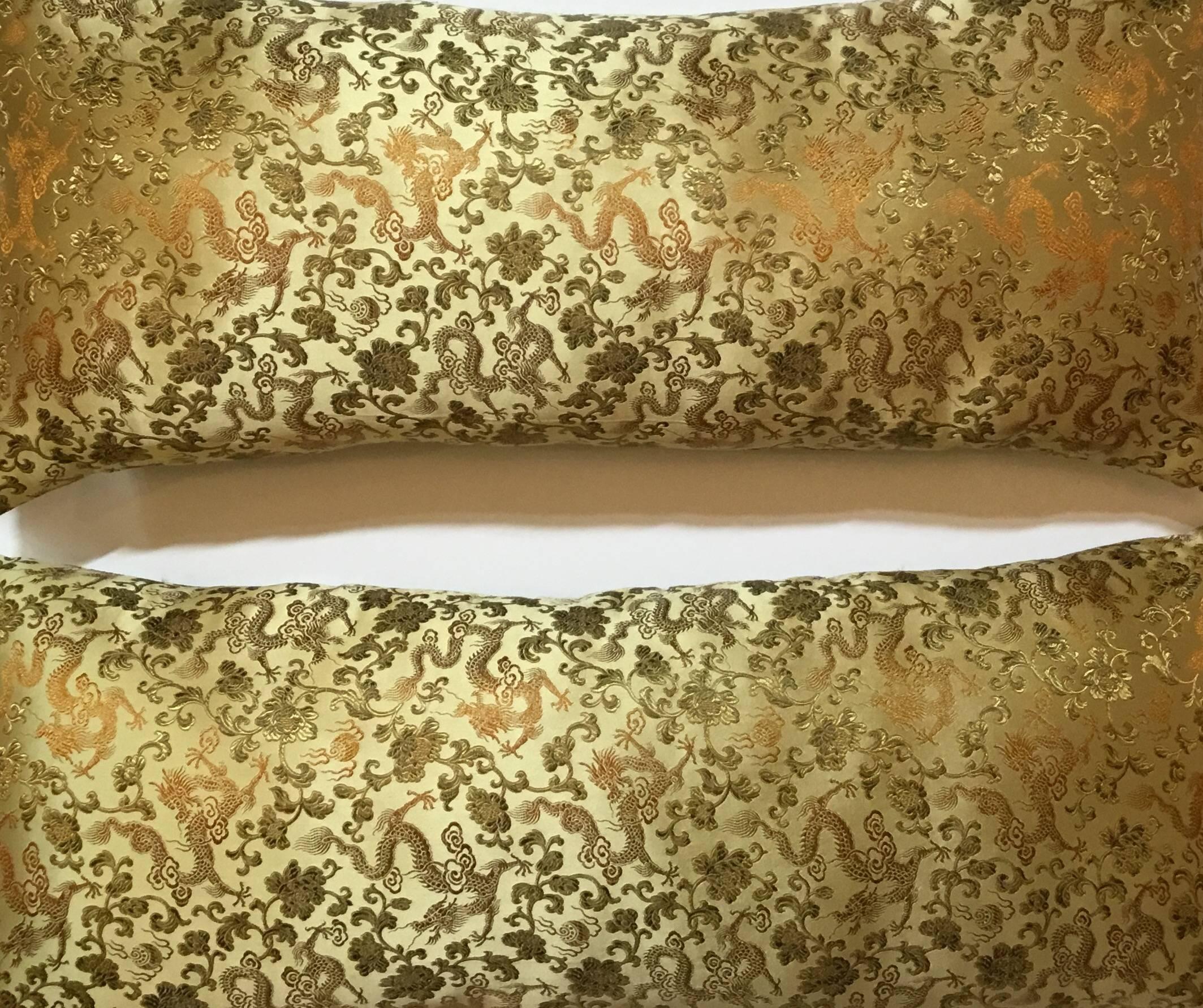 Pair of Silk Chinese Pillows In Excellent Condition In Delray Beach, FL
