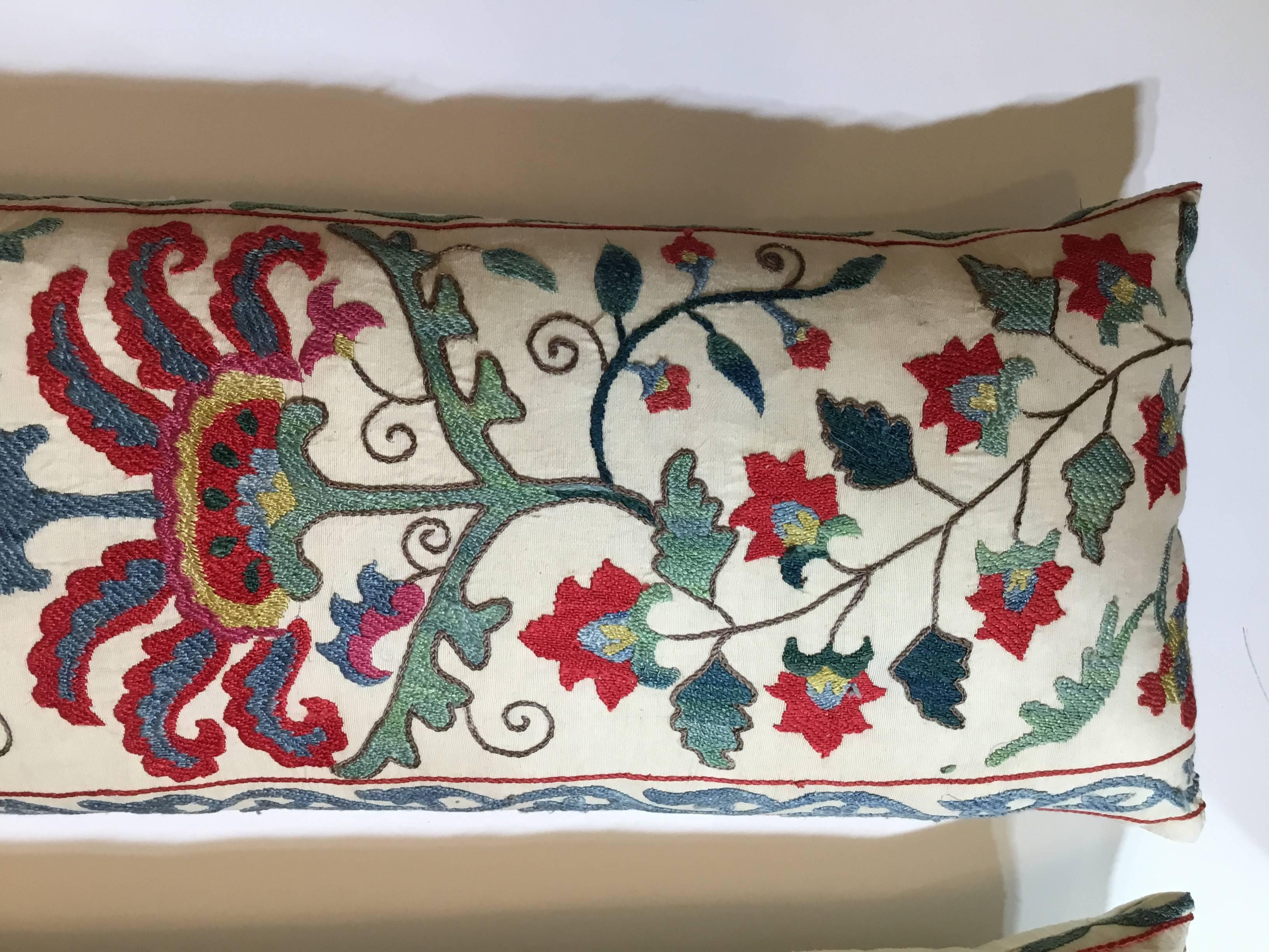 Pair of Vintage Suzani Pillows In Excellent Condition In Delray Beach, FL