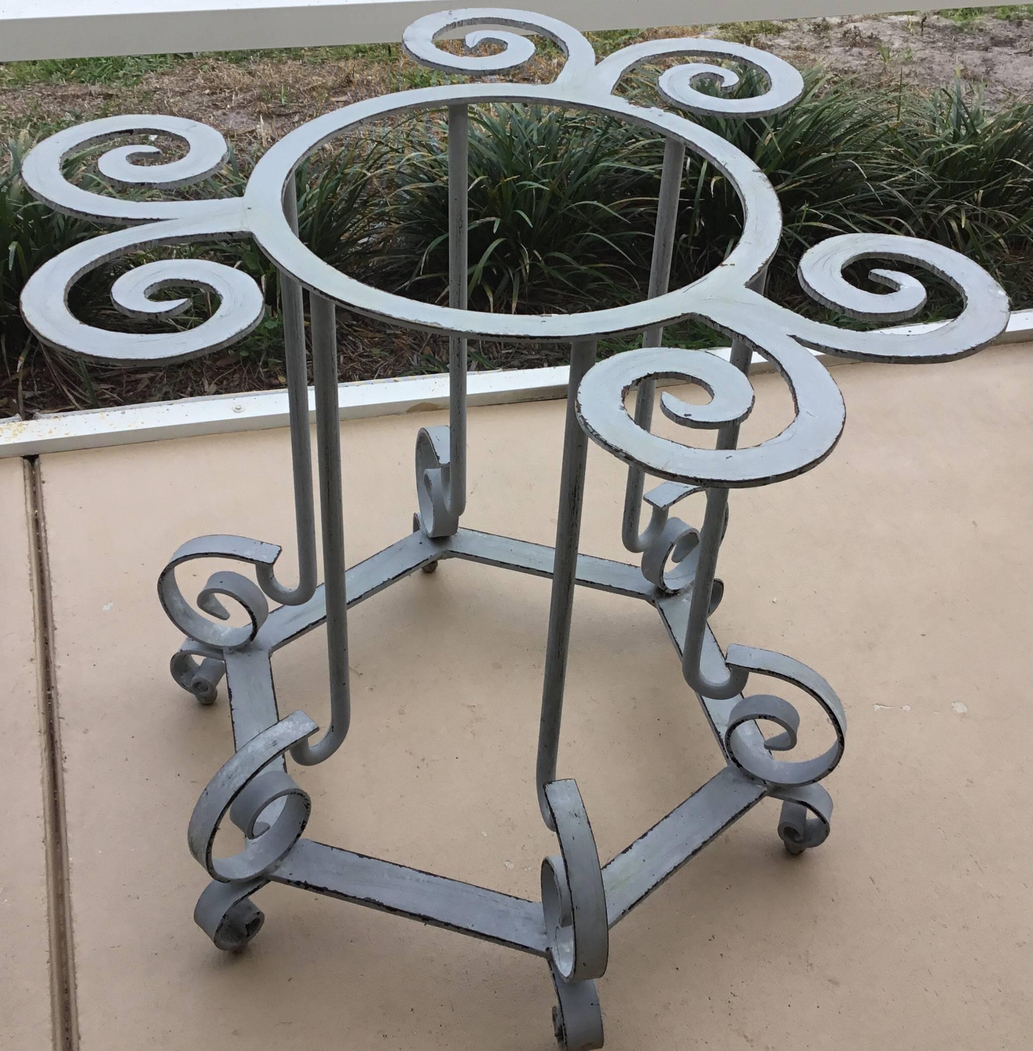 Stunning table made of hand-forged iron, artistic top and six sides legs base.
Can take medium size glass and use as dining table or smaller glass and use as centre table.
Grey paint color.
One of a kind.