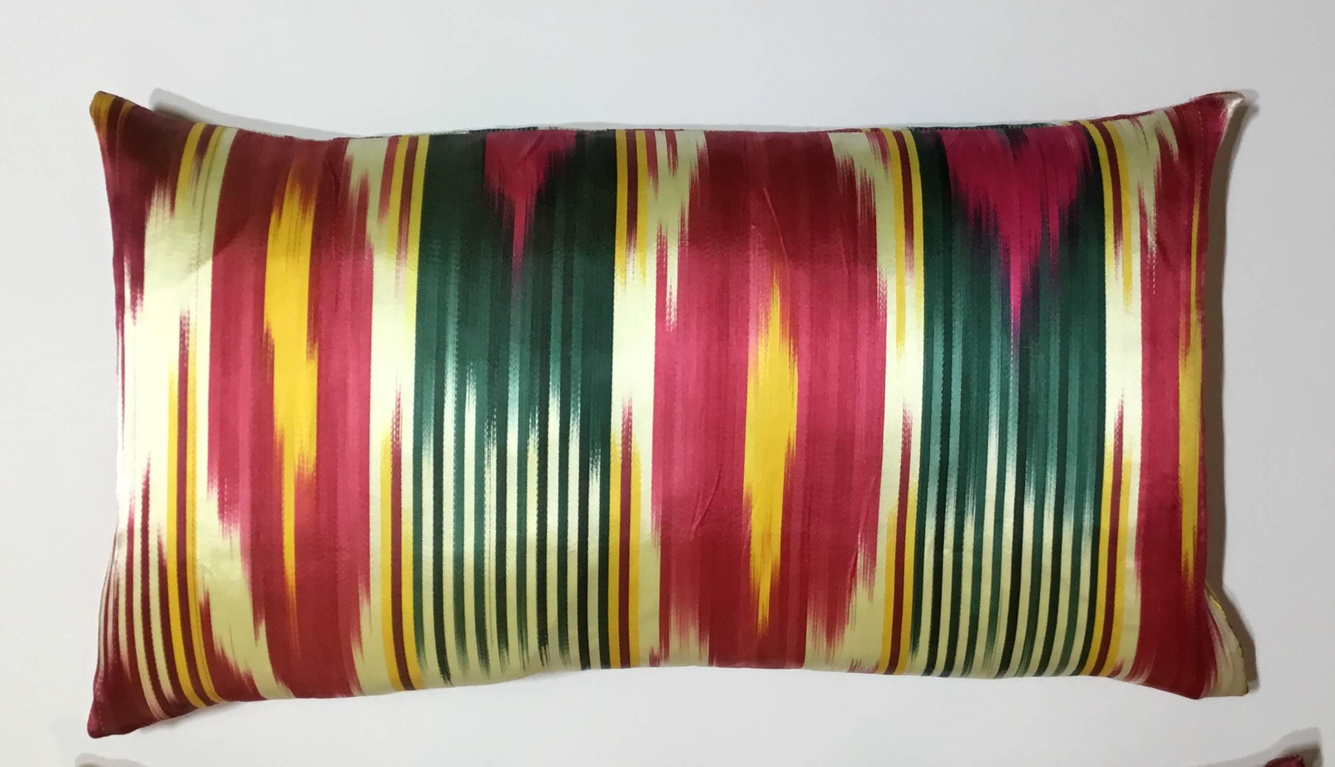 Pair of Vintage Silk Ikat Pillows In Excellent Condition In Delray Beach, FL