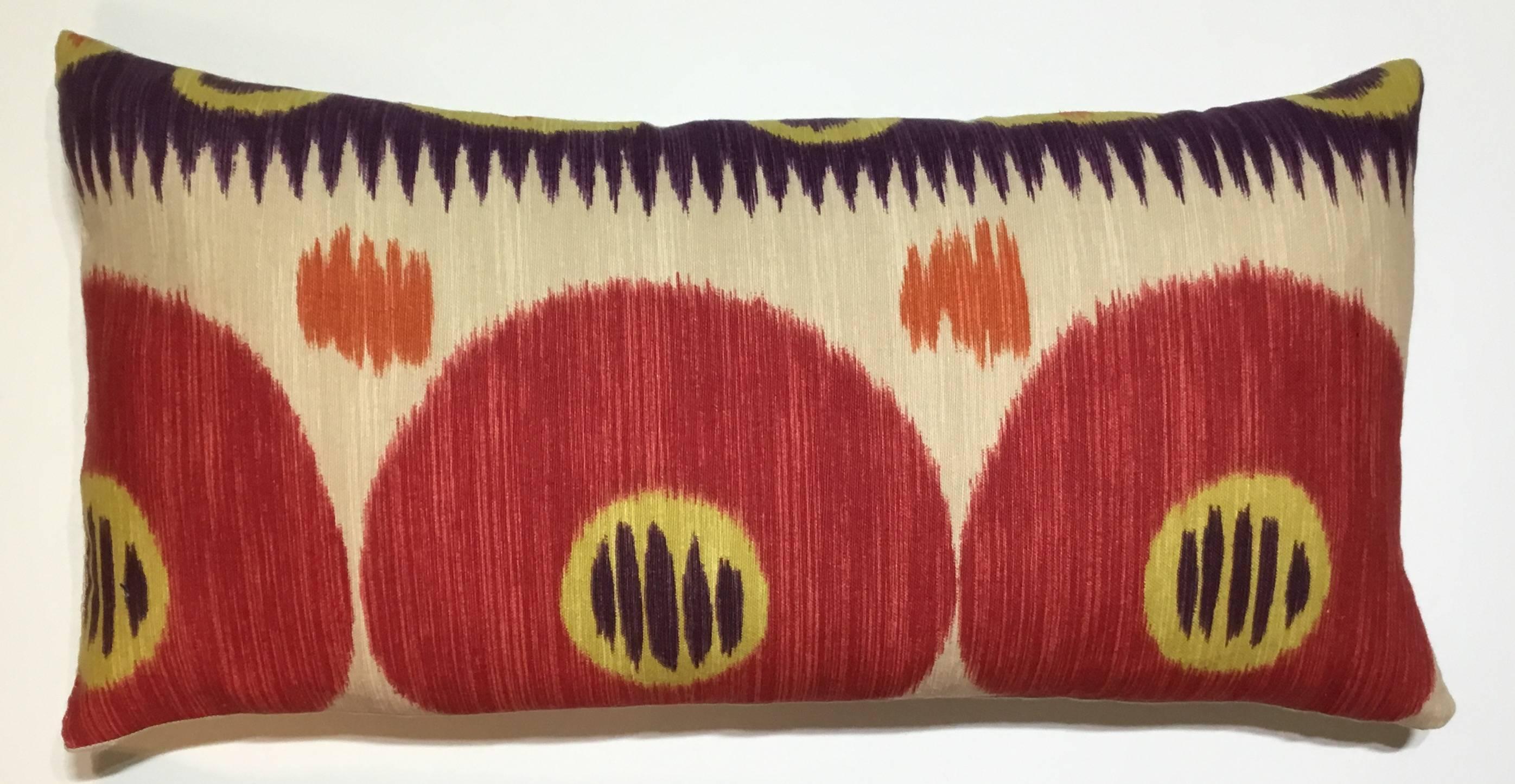 Pair of Ikat Pillows In Excellent Condition In Delray Beach, FL