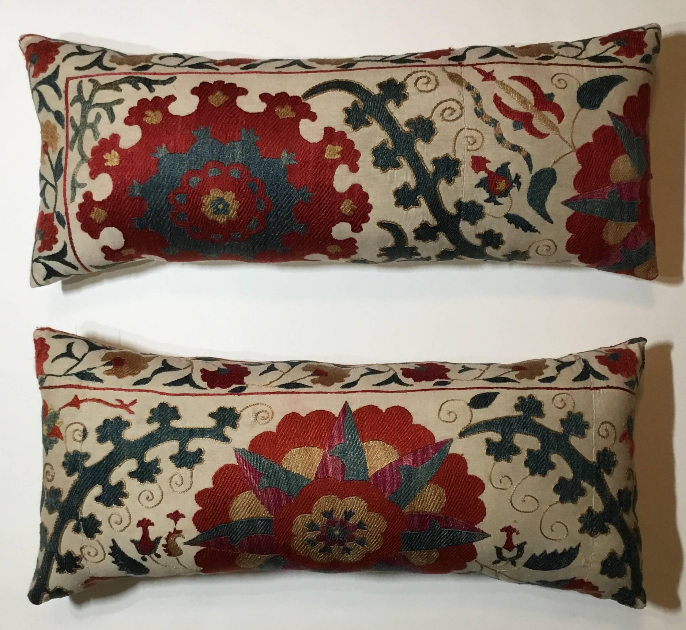 Beautiful pair of pillows made of hand embroidery silk of colorful flowers and vines on a cream color cotton background.
Silk backing, Frash insert.
Sizes
24" x 11"
25" x 10".