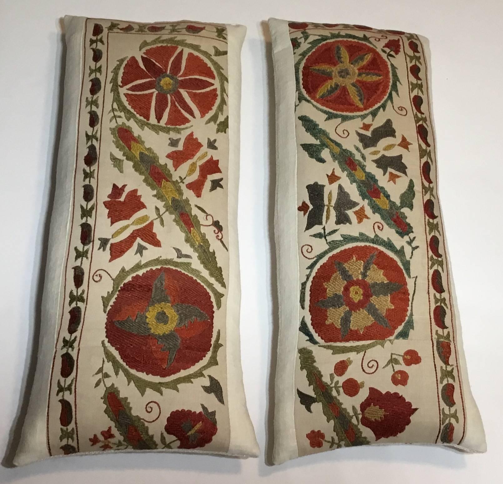 Pair of Hand Embroidery Suzani Pillows In Excellent Condition In Delray Beach, FL