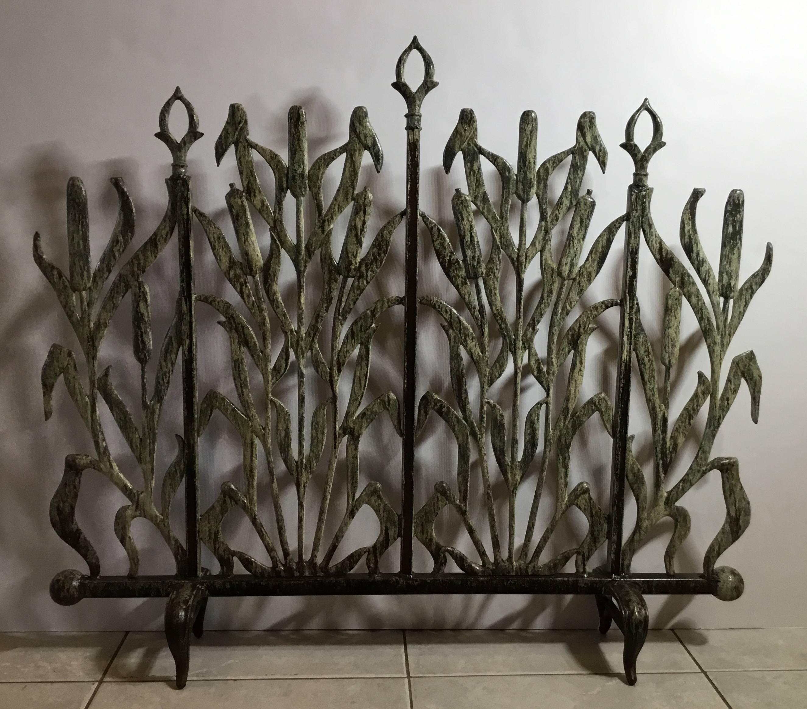 Beautiful fireplace screen made of cast iron, with decorative motifs of cat Tail and arrows. Treated for rust, great patina.