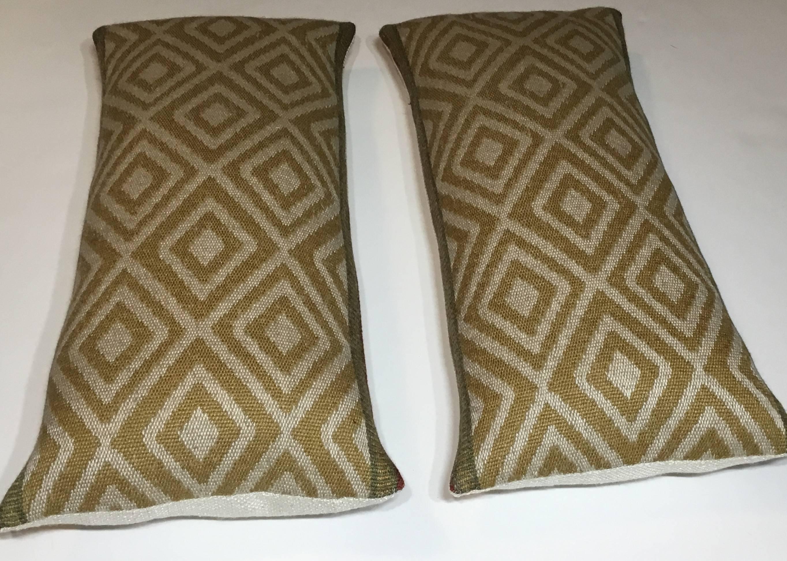 Pair of Vintage Pillows In Good Condition For Sale In Delray Beach, FL