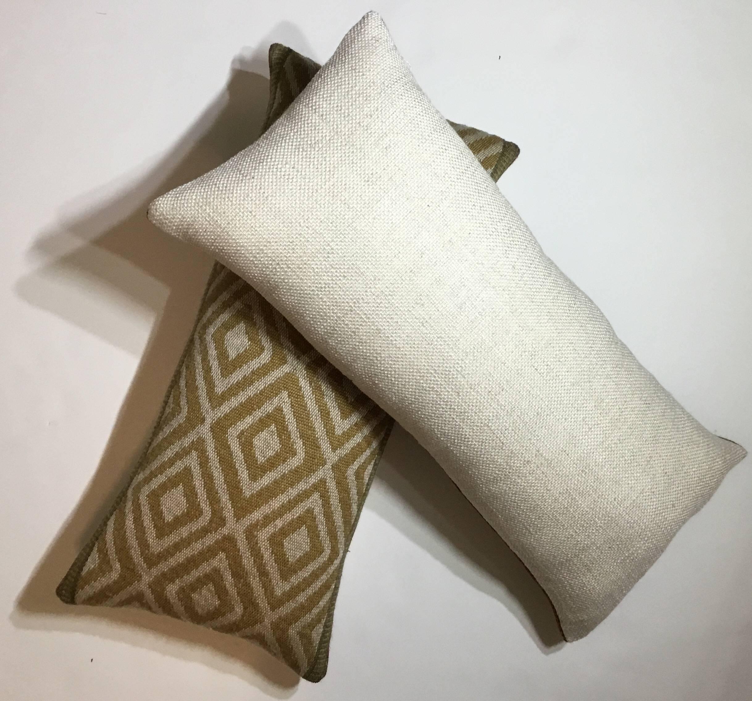 Pair of Vintage Pillows For Sale 4
