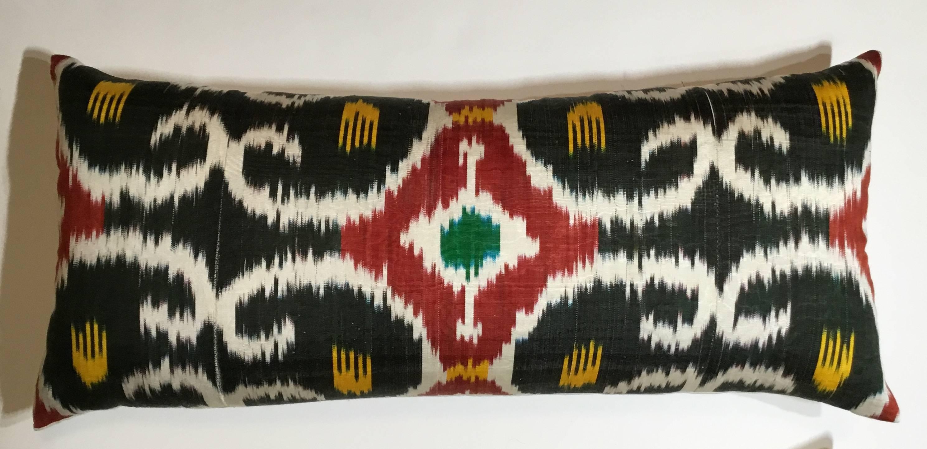 Pair of Silk Ikat Pillows In Excellent Condition In Delray Beach, FL
