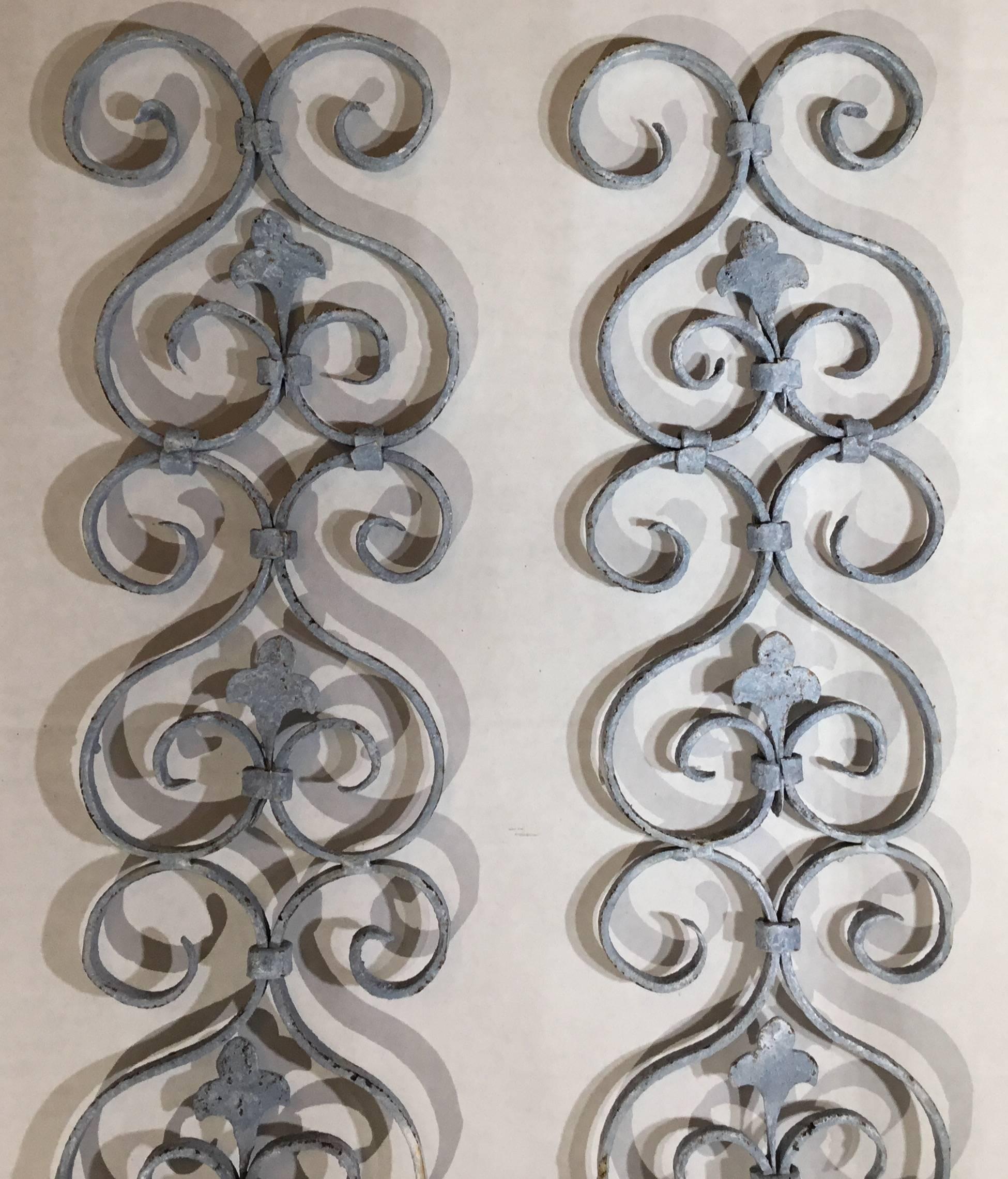 Paar schmiedeeiserne Wandbehänge (Neoklassisch) im Angebot
